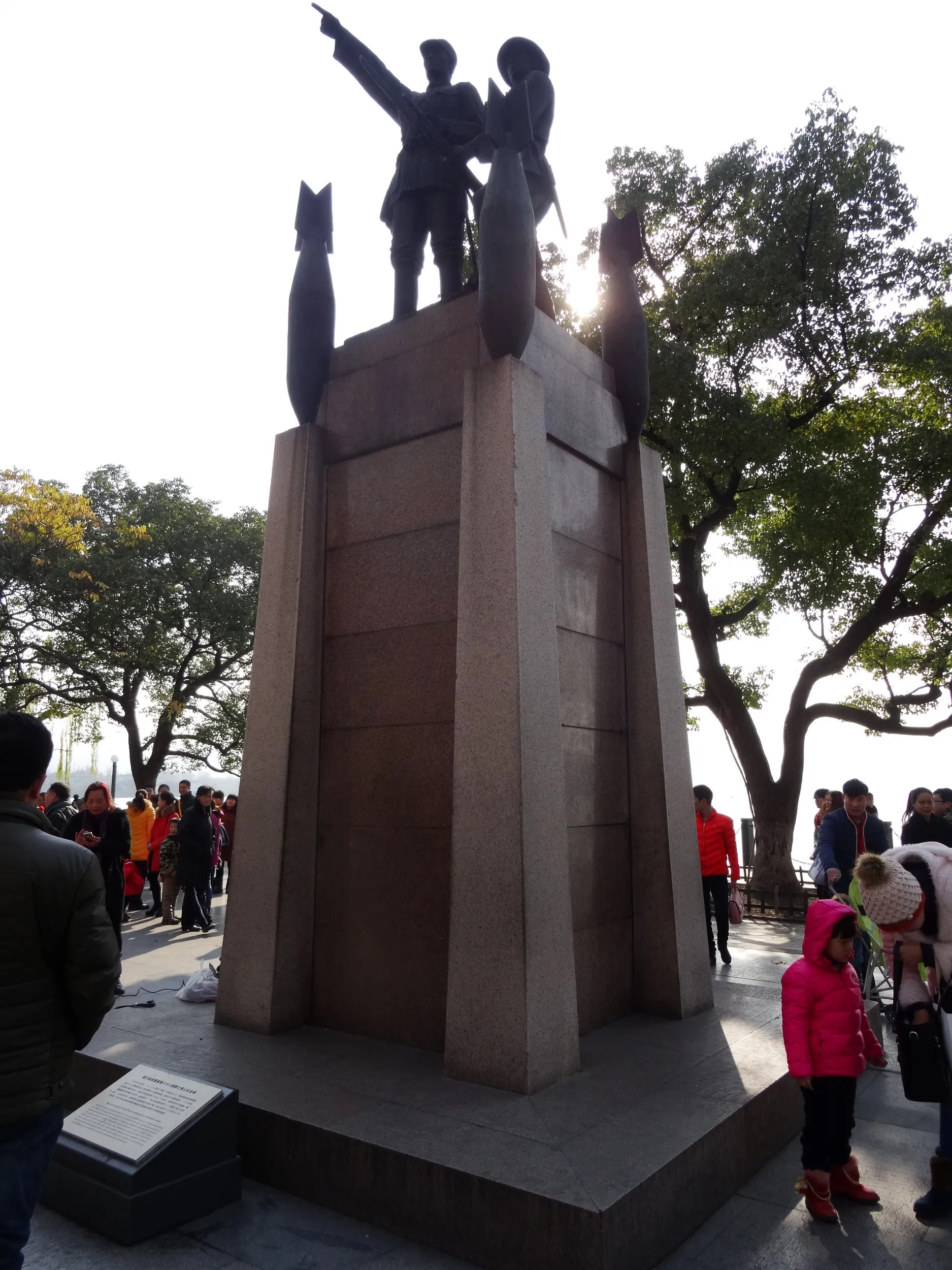 西湖を散歩しつつ観光