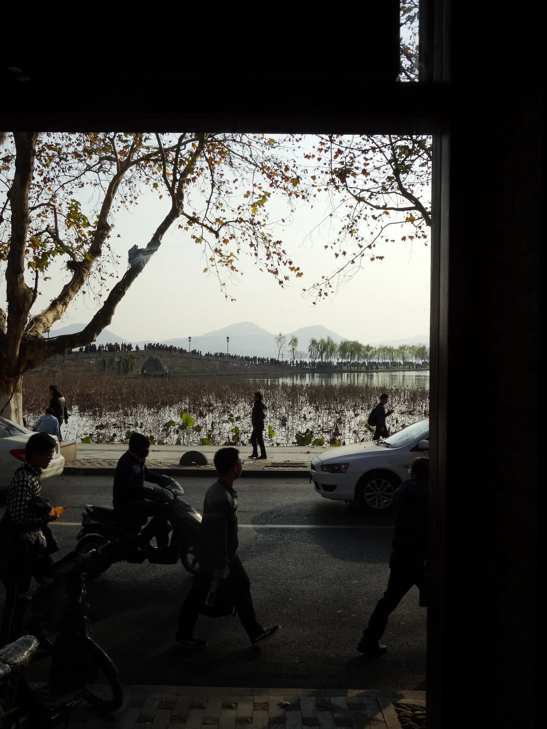 喫茶店から眺めた西湖の風景