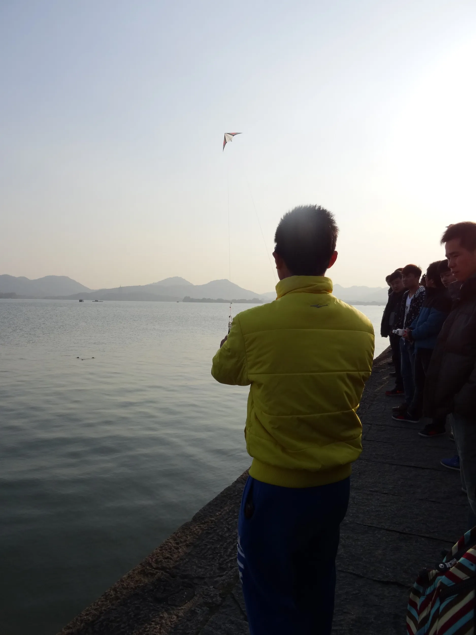 西湖の風景、凧上げ名人