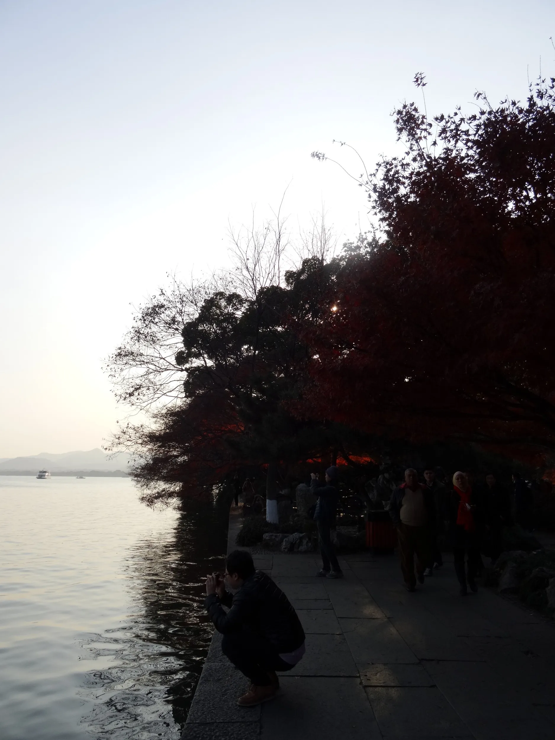 西湖の風景、紅葉を鑑賞