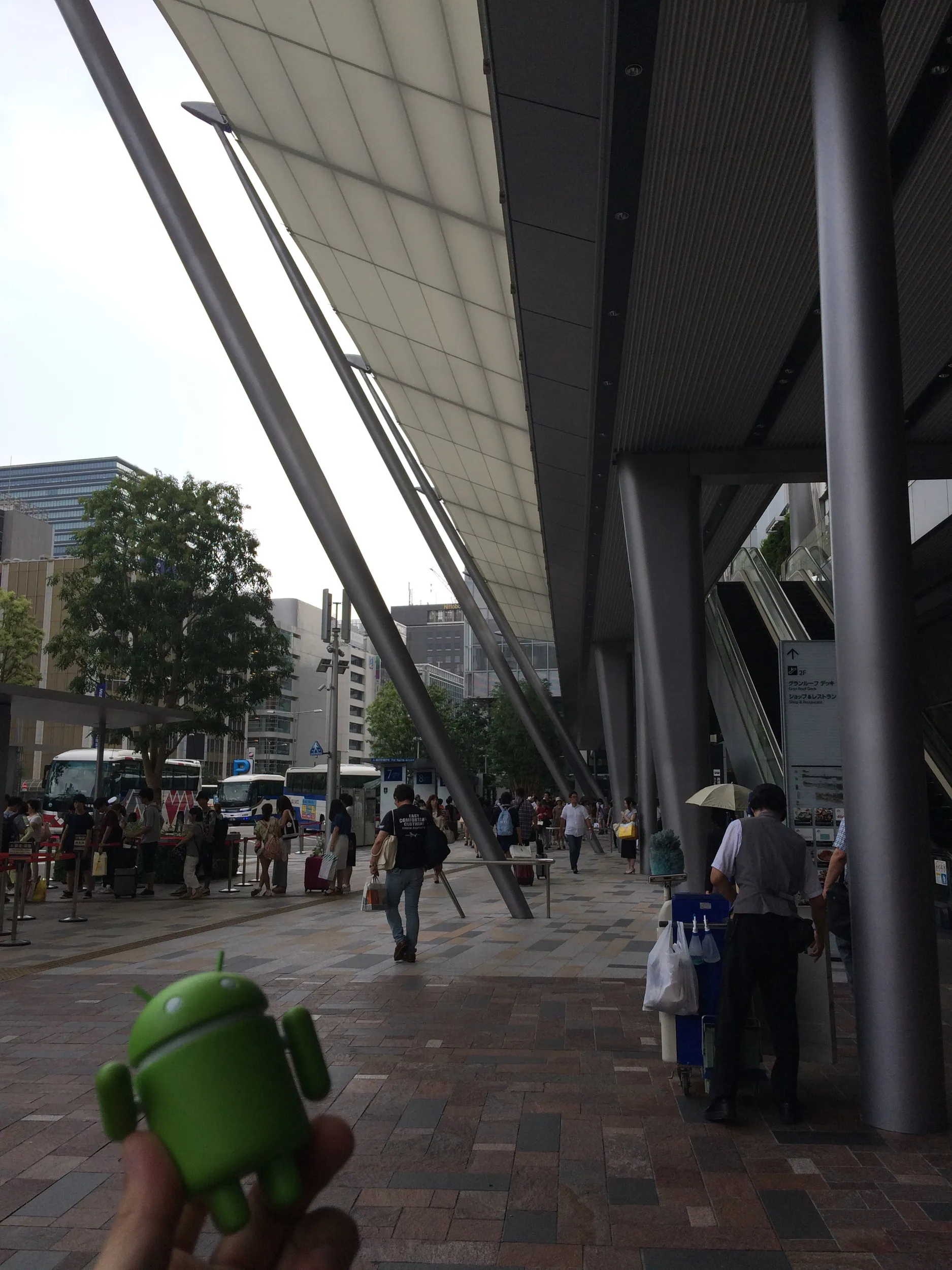 バス乗り場のドロイド君