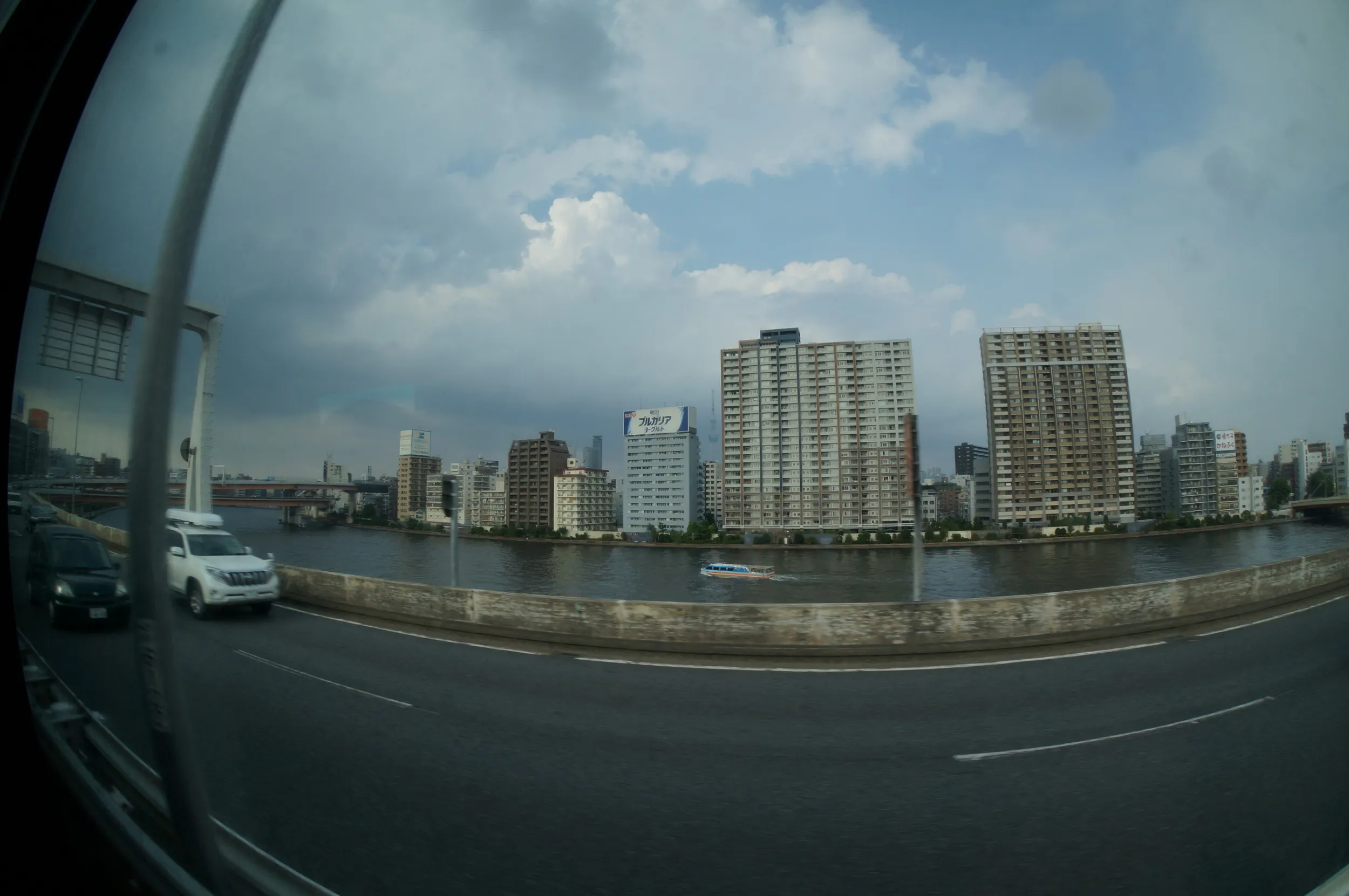 高速バスの車窓