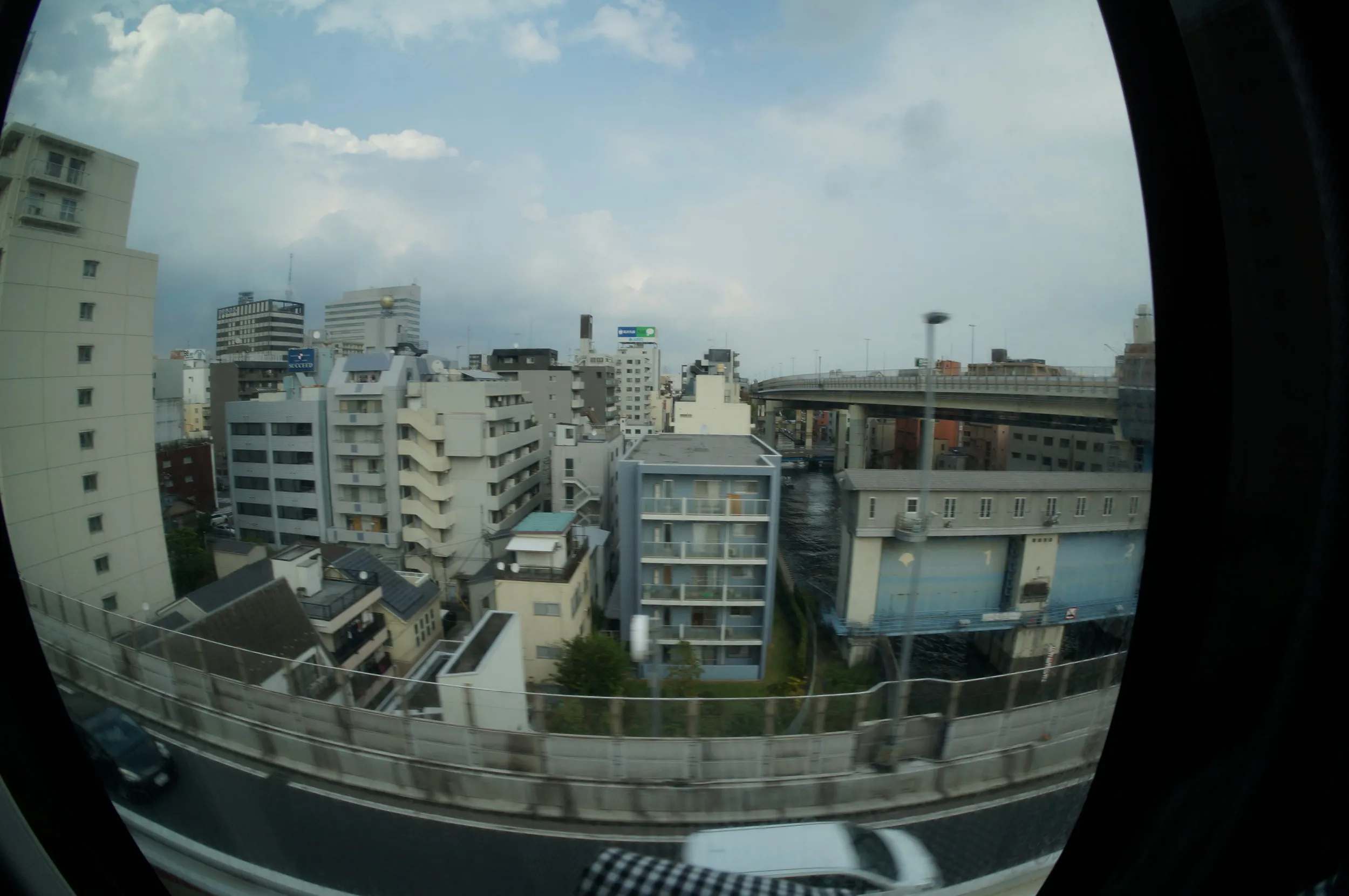 高速バスの車窓