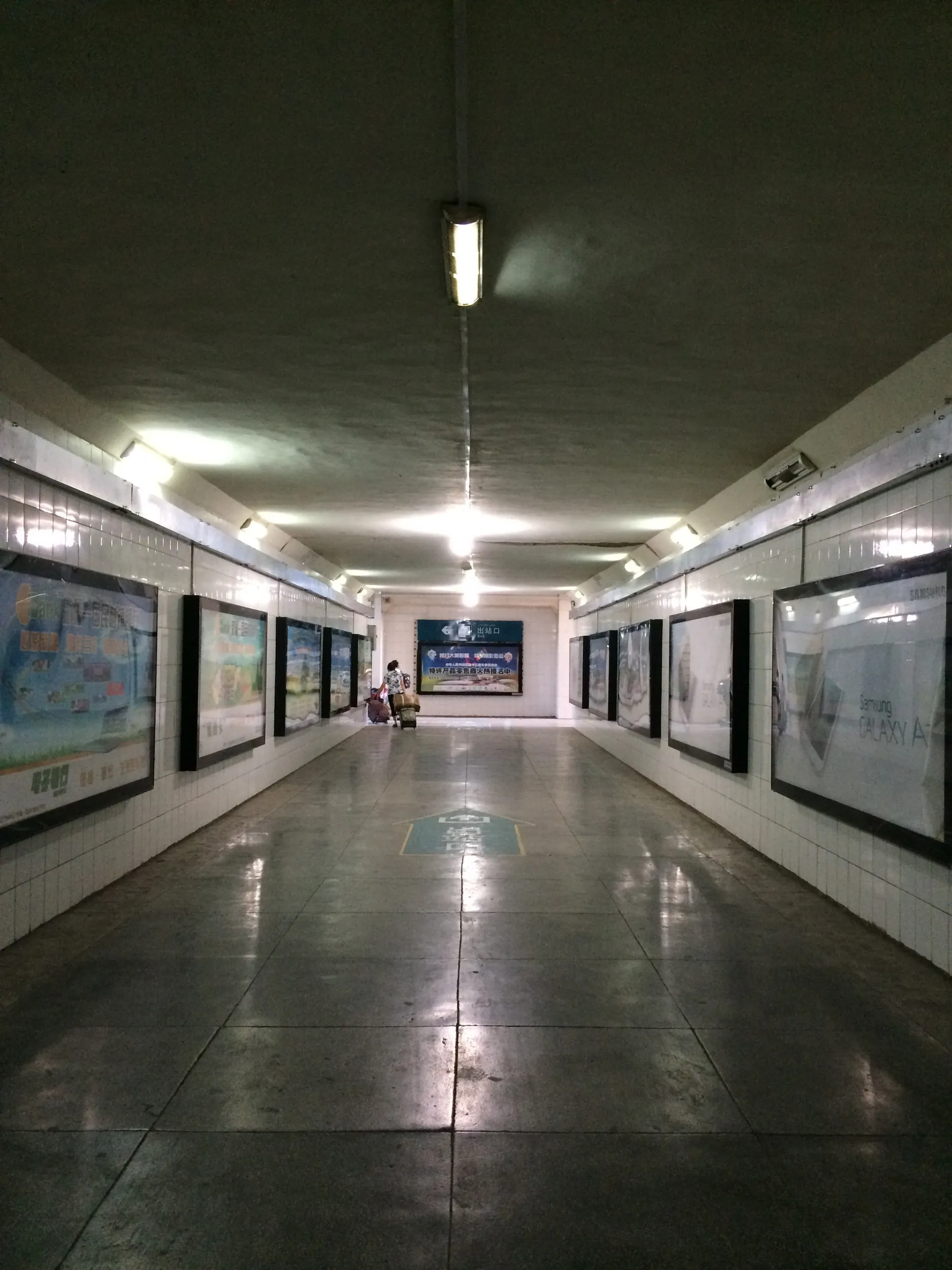 トルファン駅構内