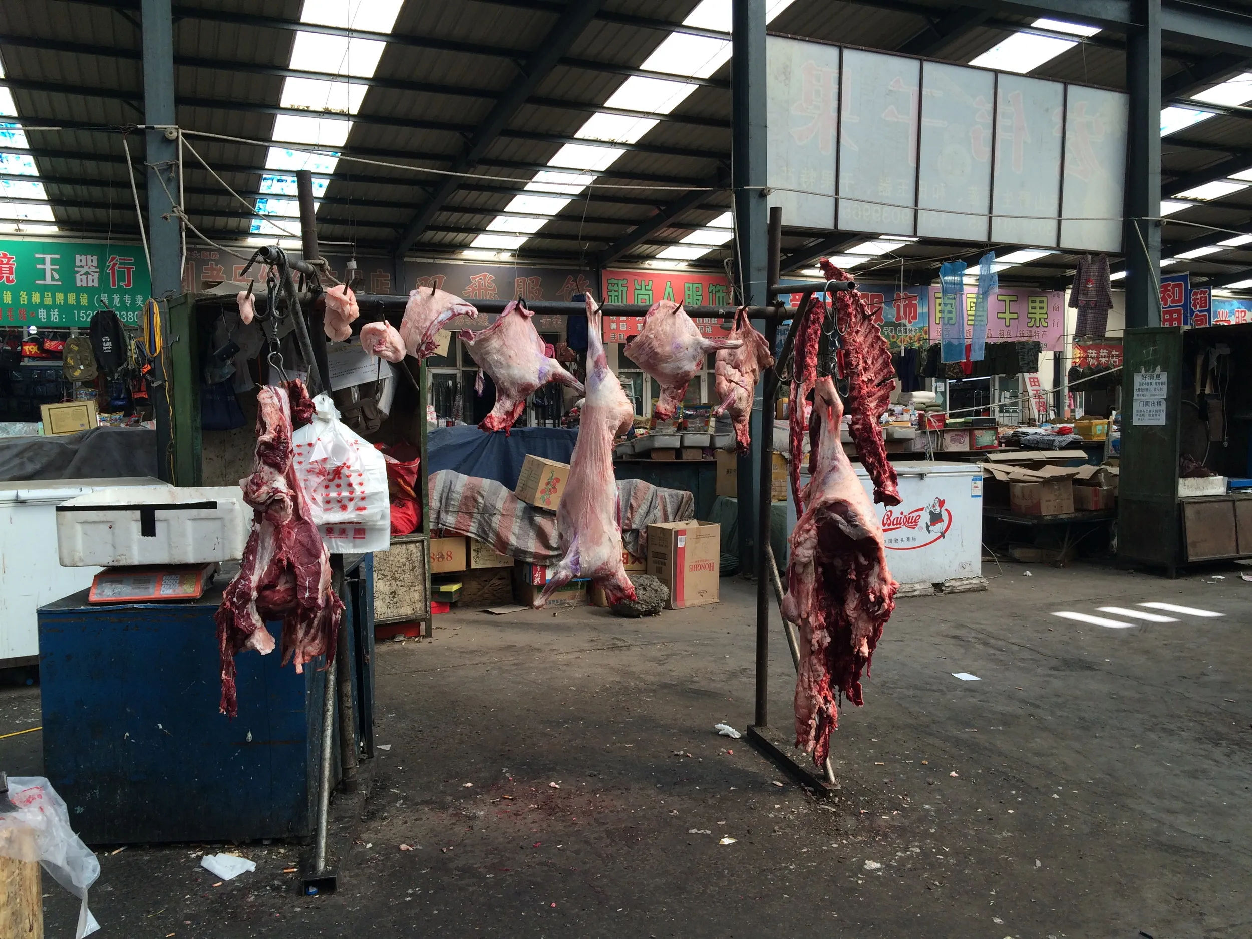 大河沿鎮の市場周辺