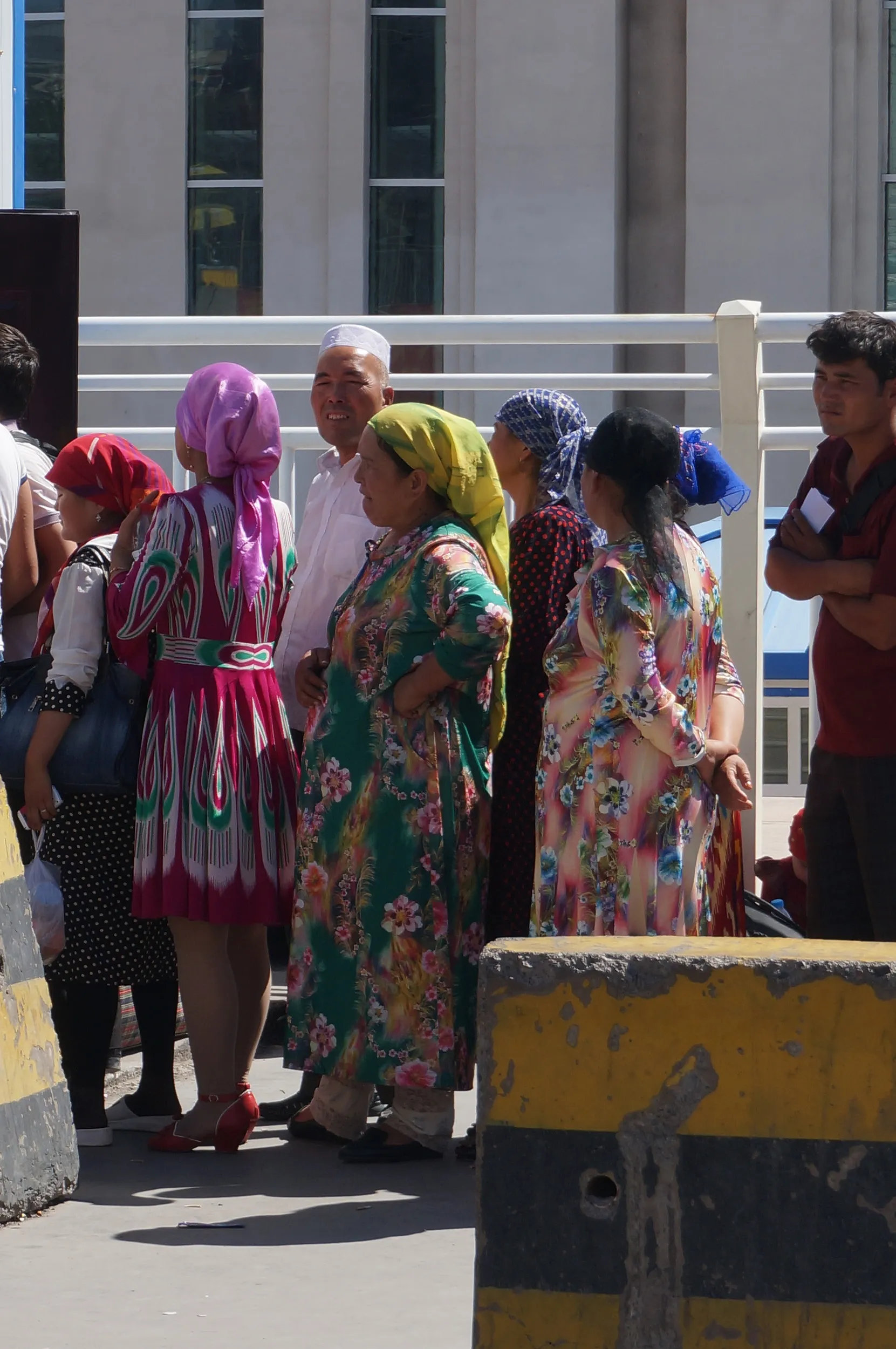 トルファン駅の安全検査