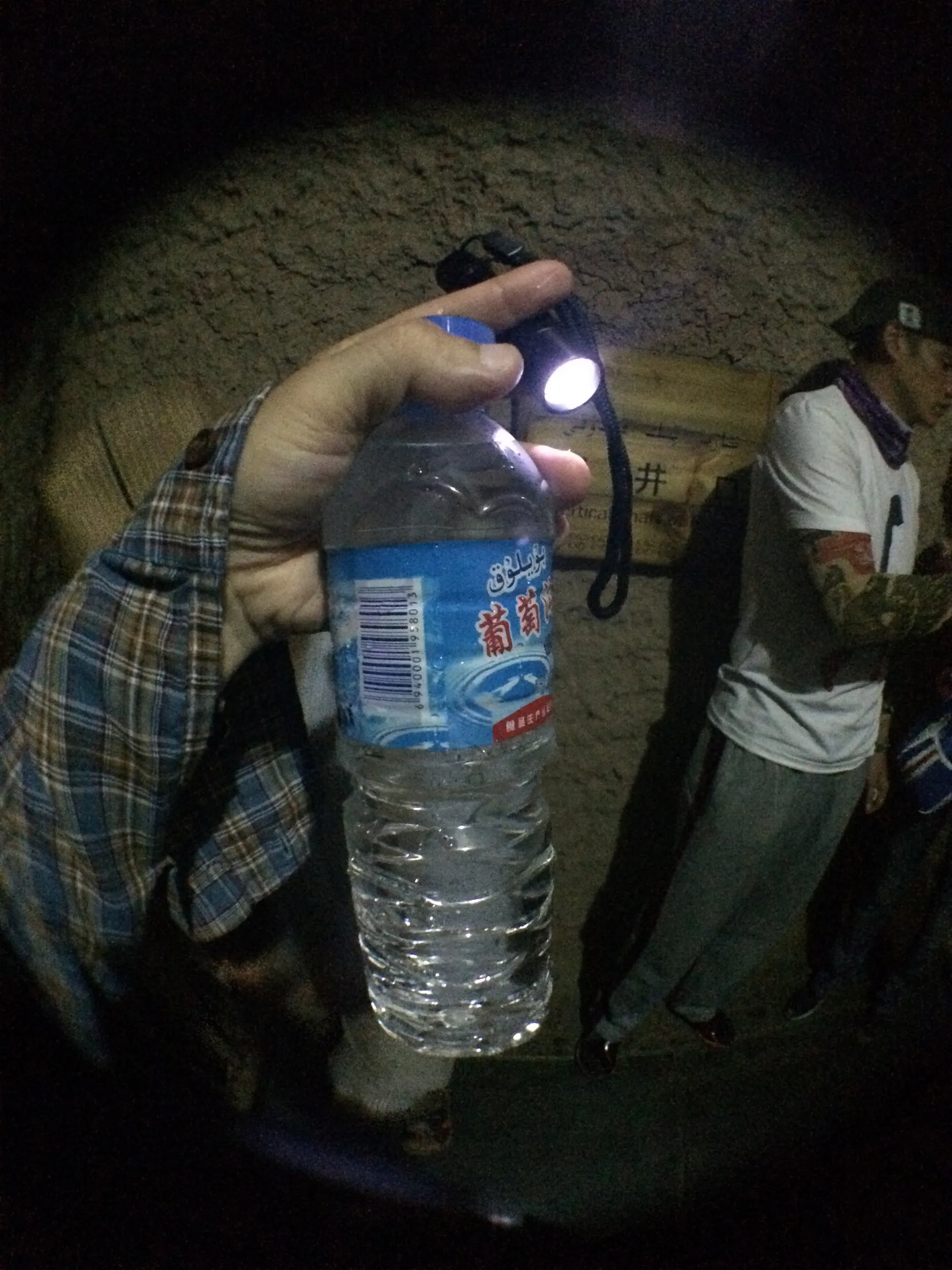 汲んだカレーズの水