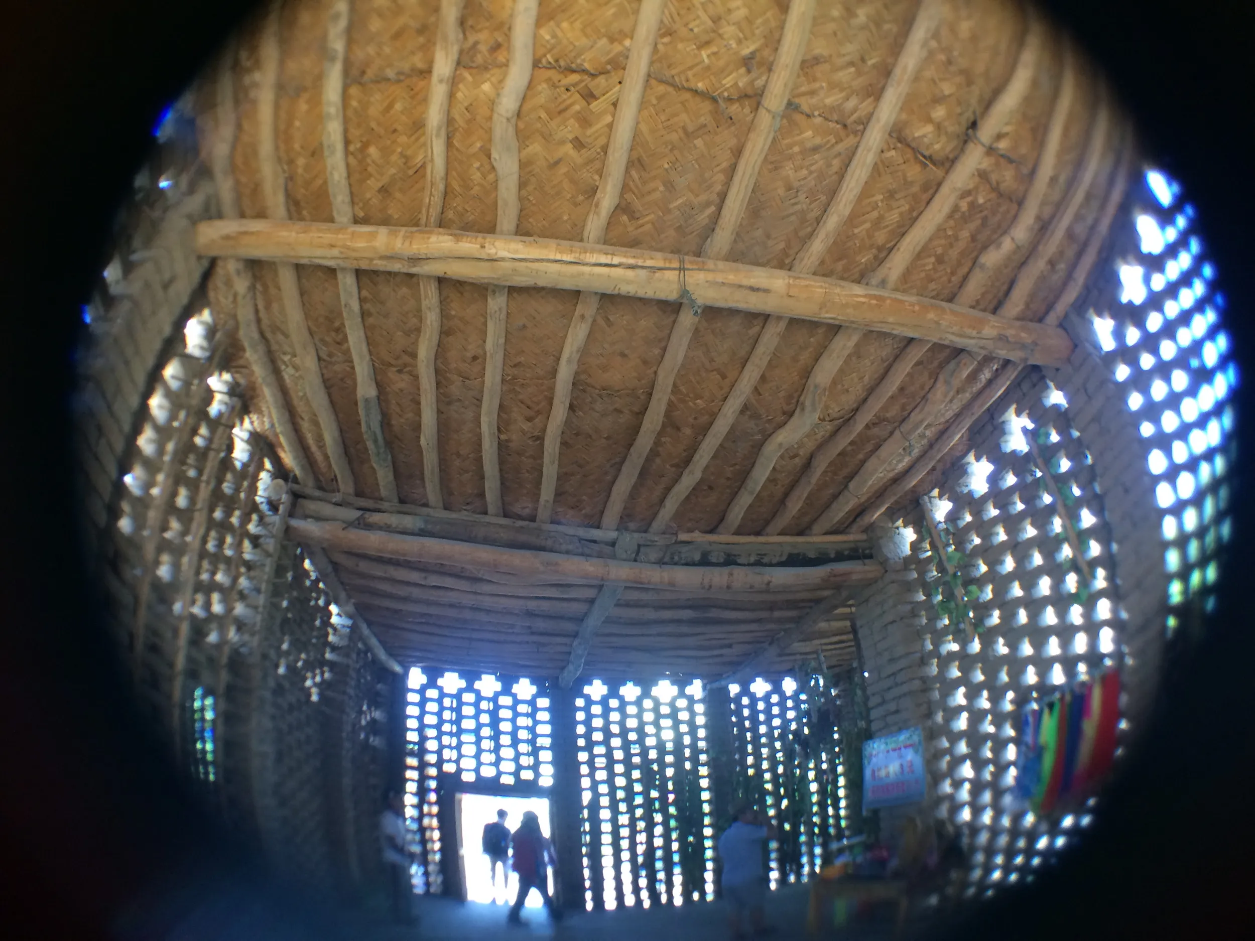 葡萄を干す建物内部