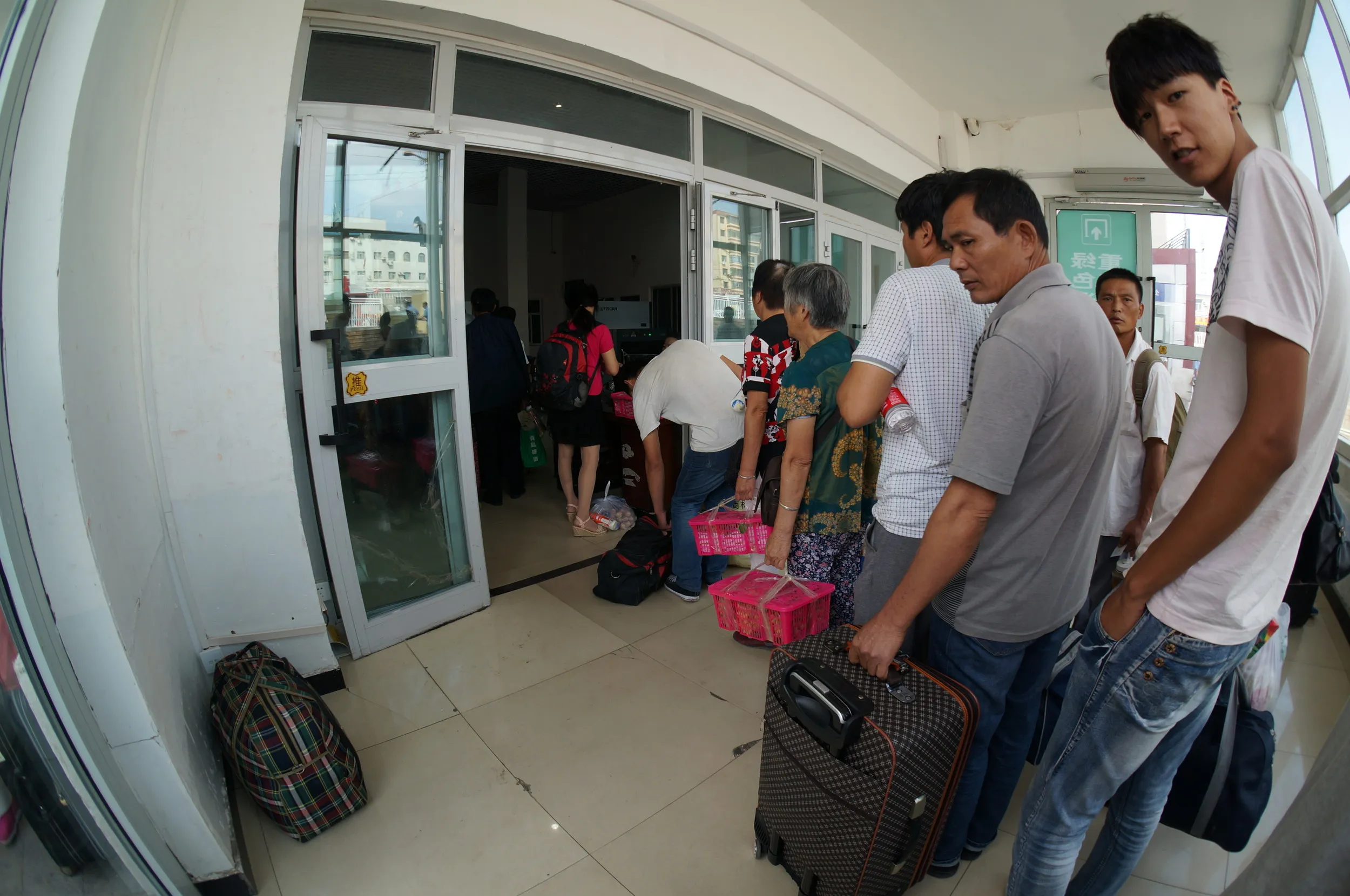 トルファン駅の待合室