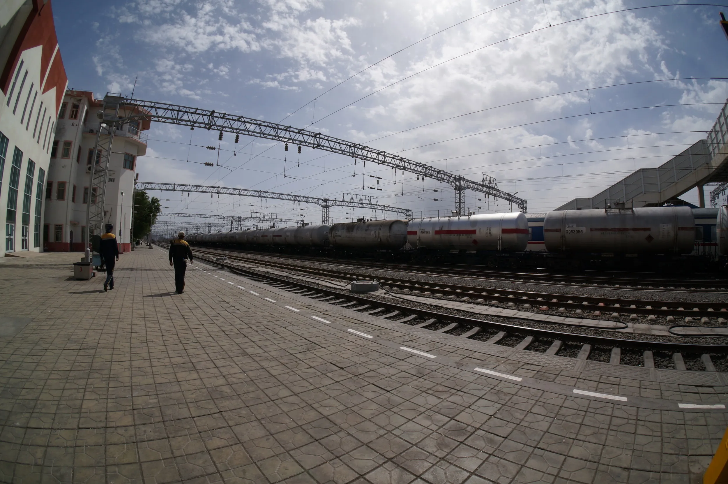 トルファン駅のホーム