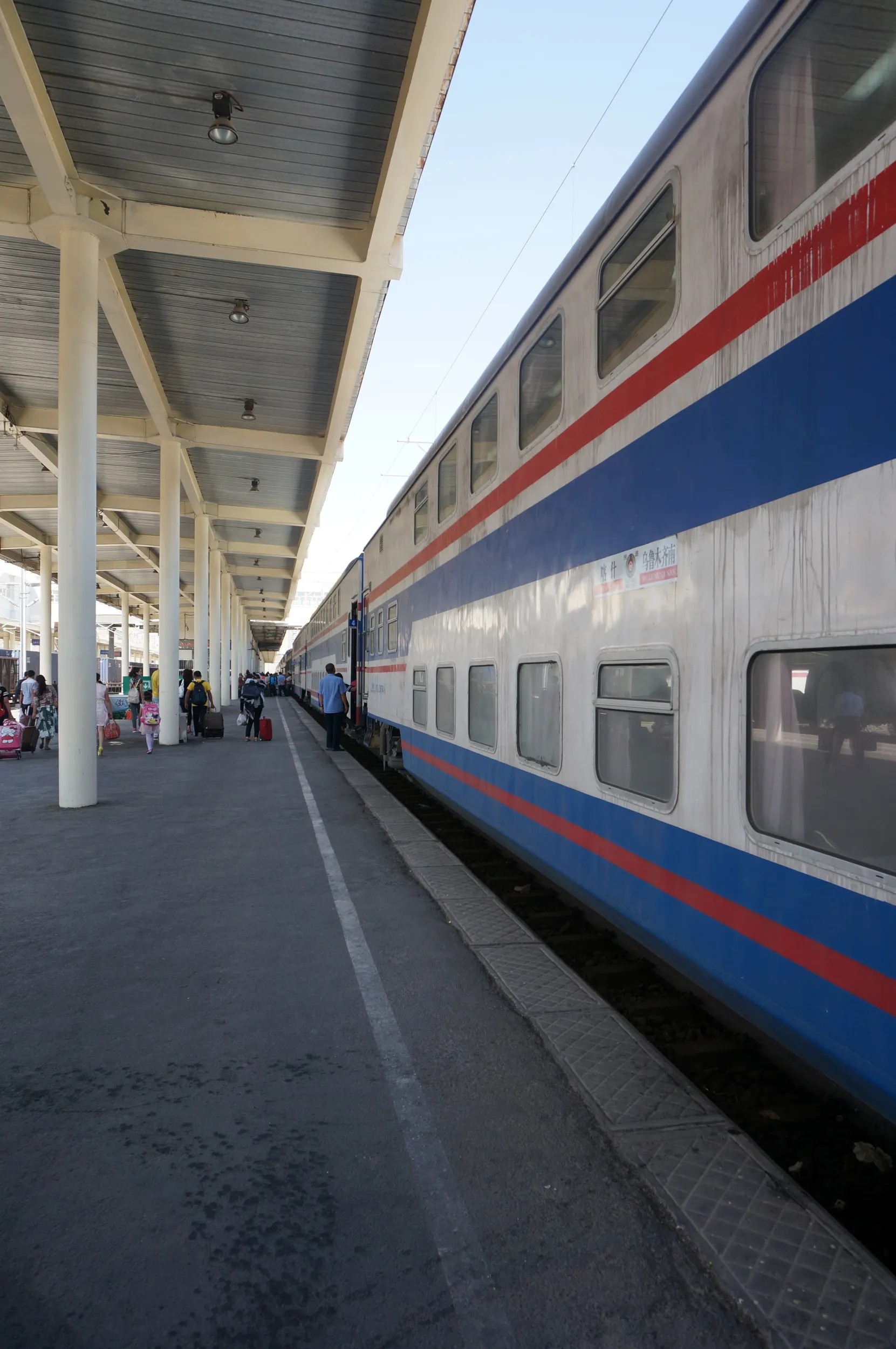 ウルムチ南駅のホーム