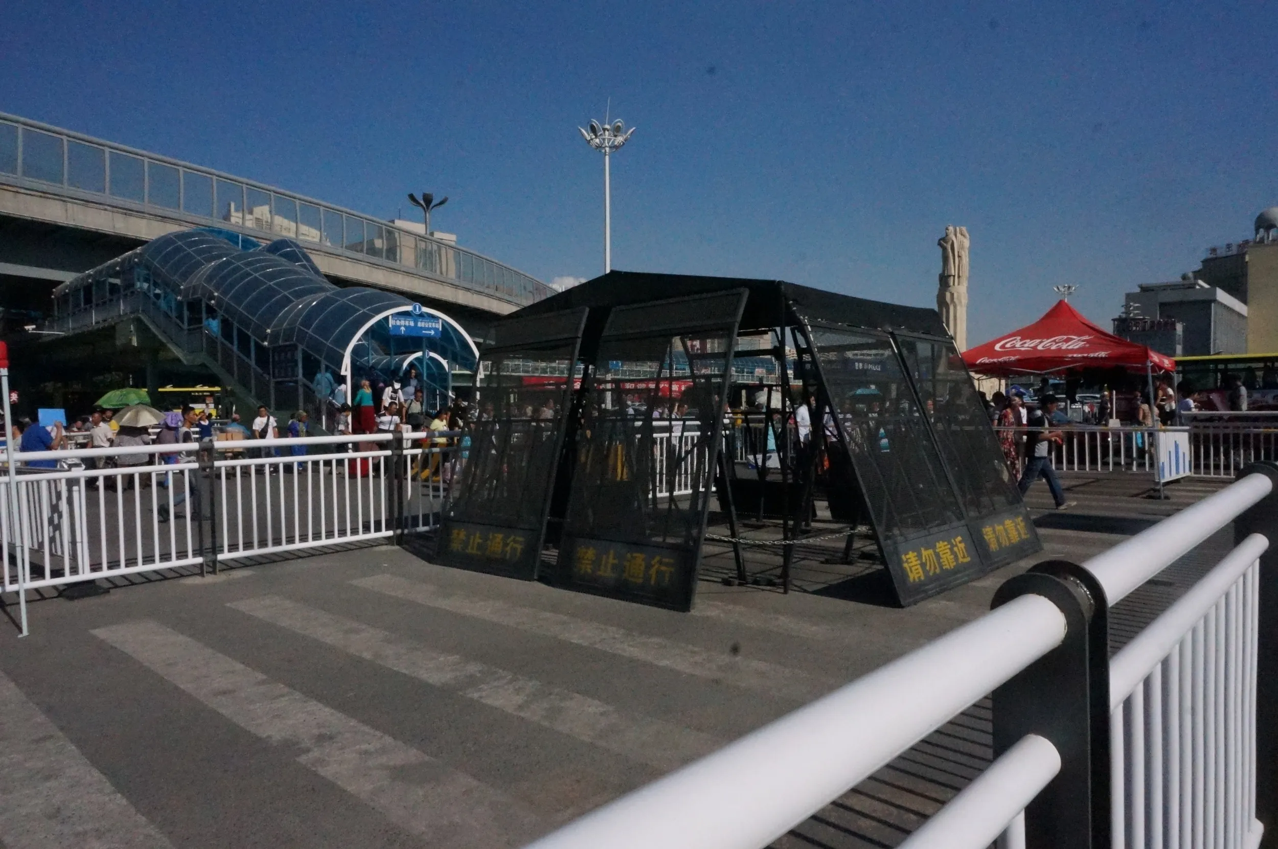 武装警察のいる場所