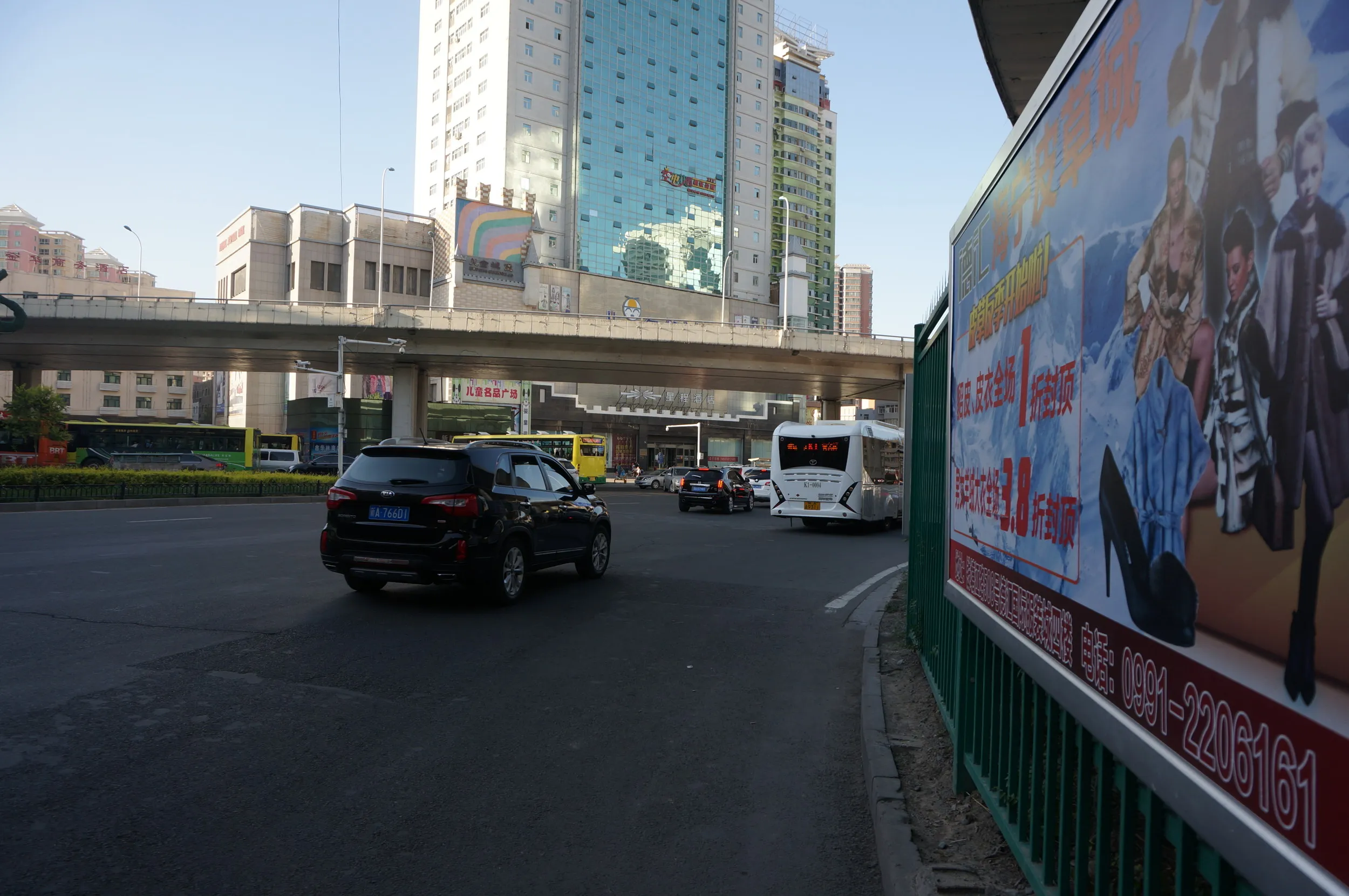 長江路と銭塘江路の交差点付近