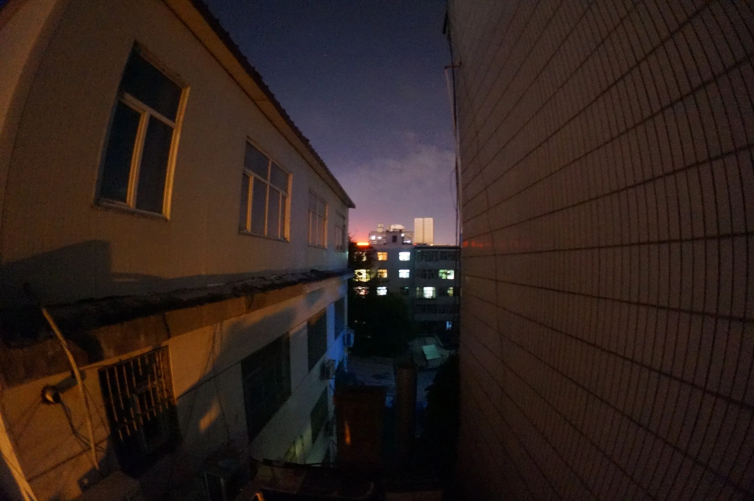 雷鳥国際青年旅舎から眺めたウルムチの夜景