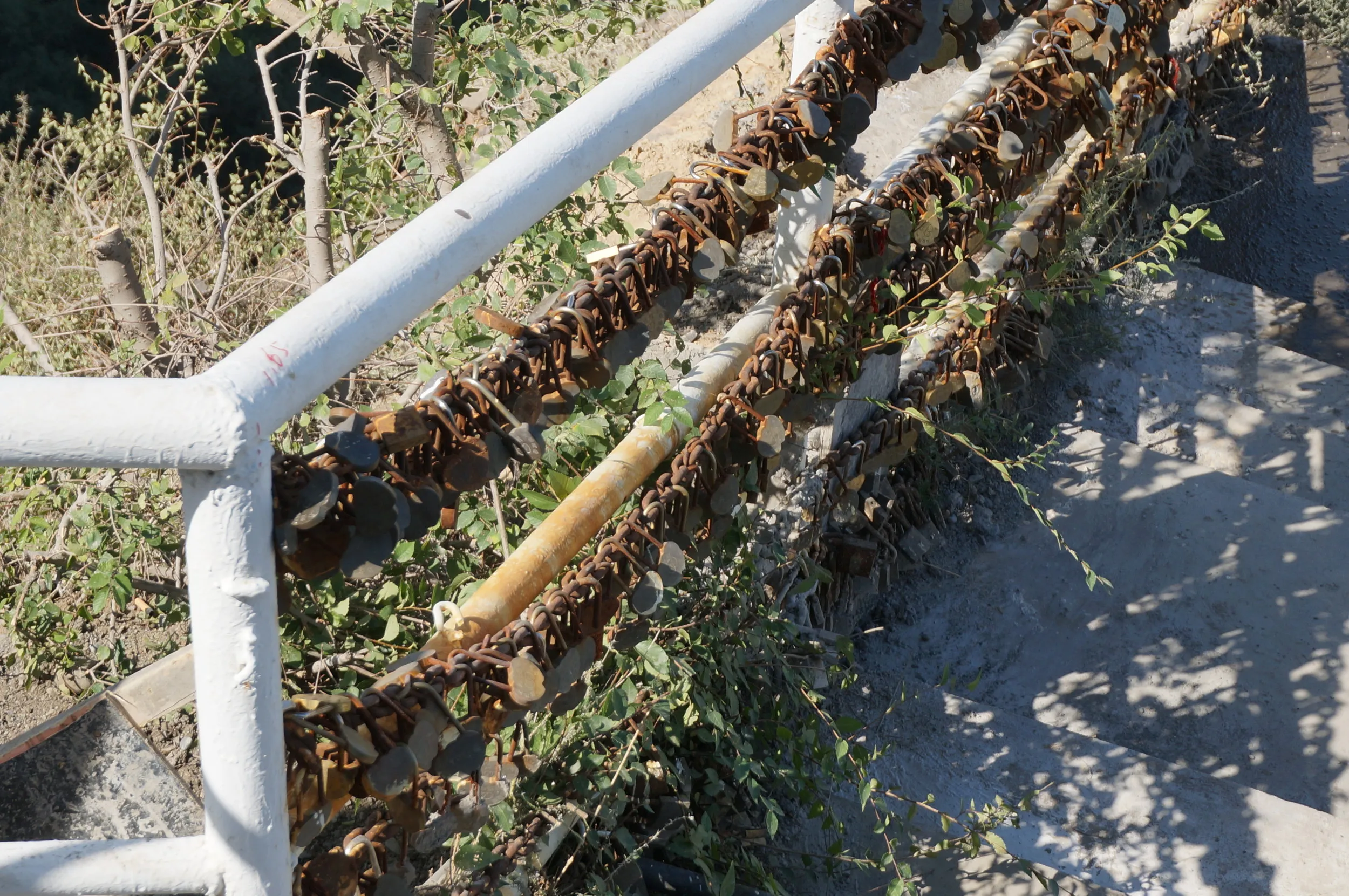 紅山塔傍の同心鍵、愛の南京錠