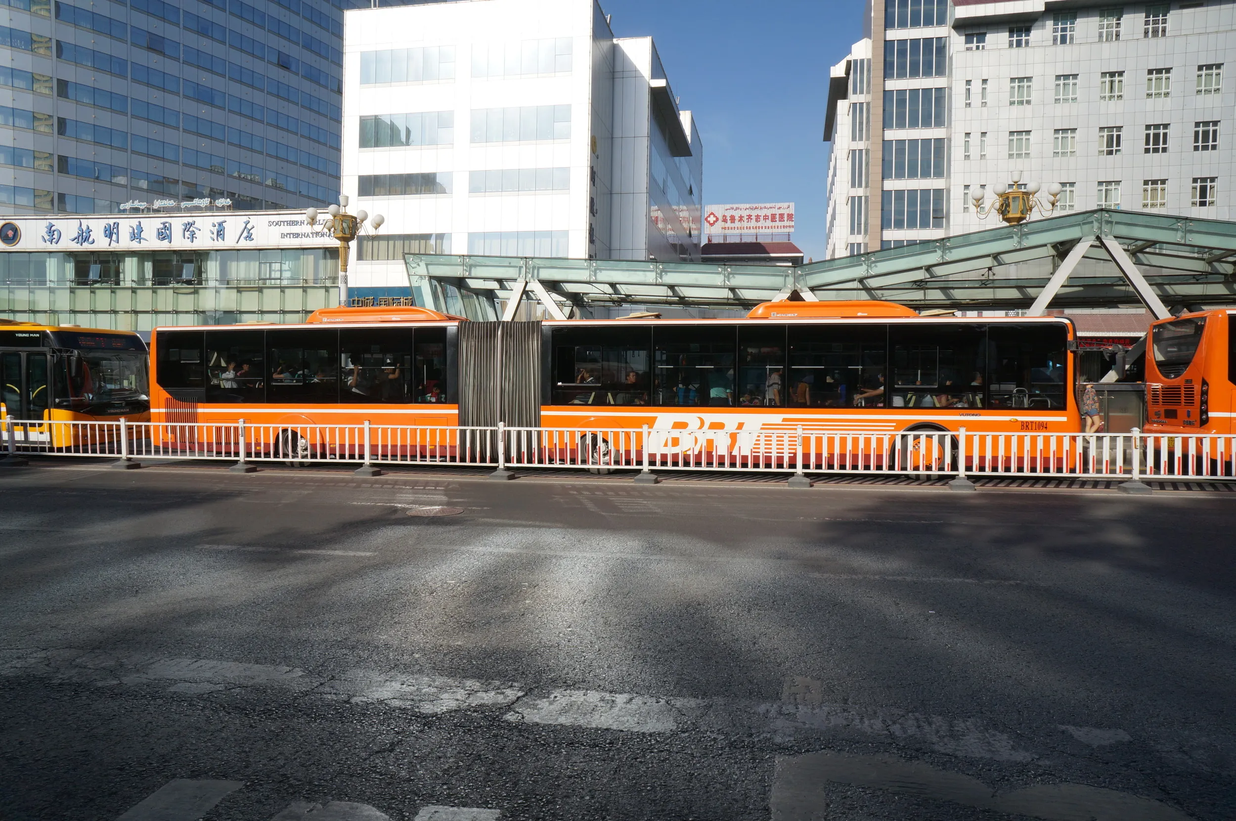 国際バスターミナルへ向かう