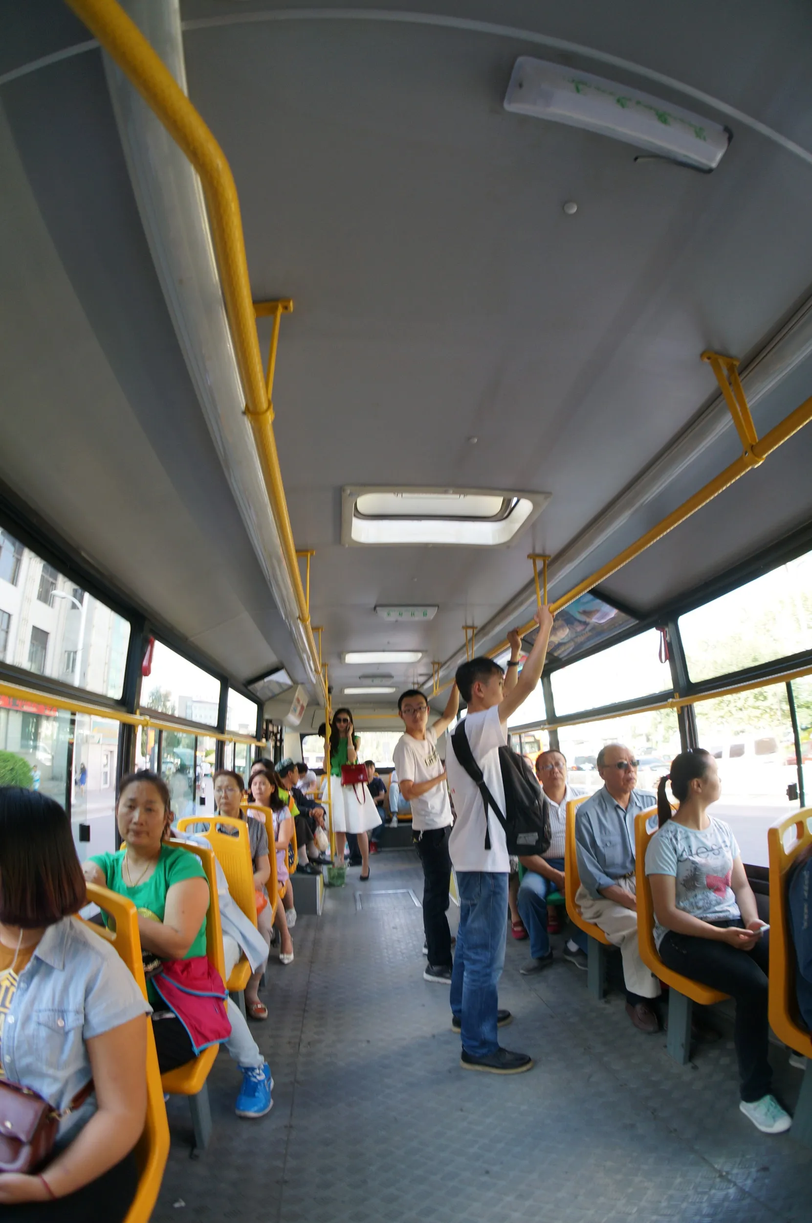 国際バスターミナルへ向かうバス内