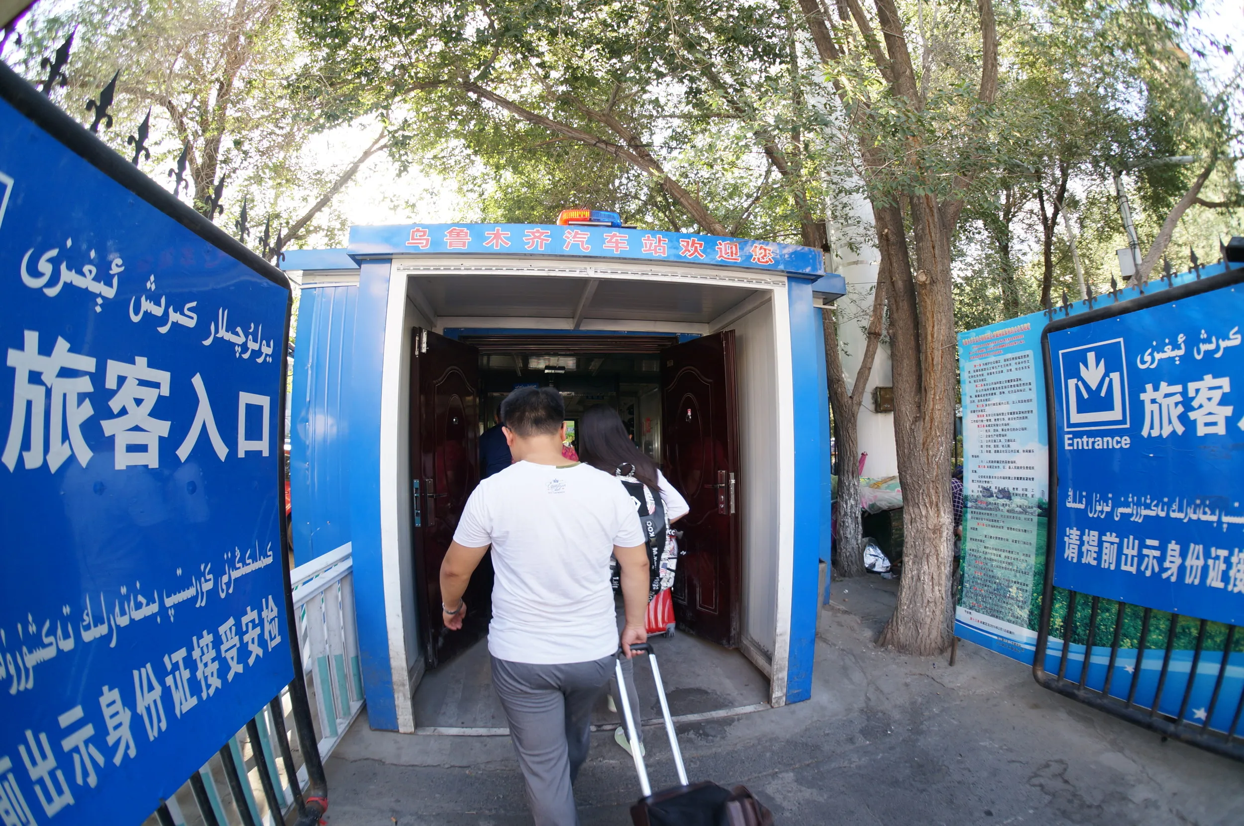 長距離バスターミナルの入り口