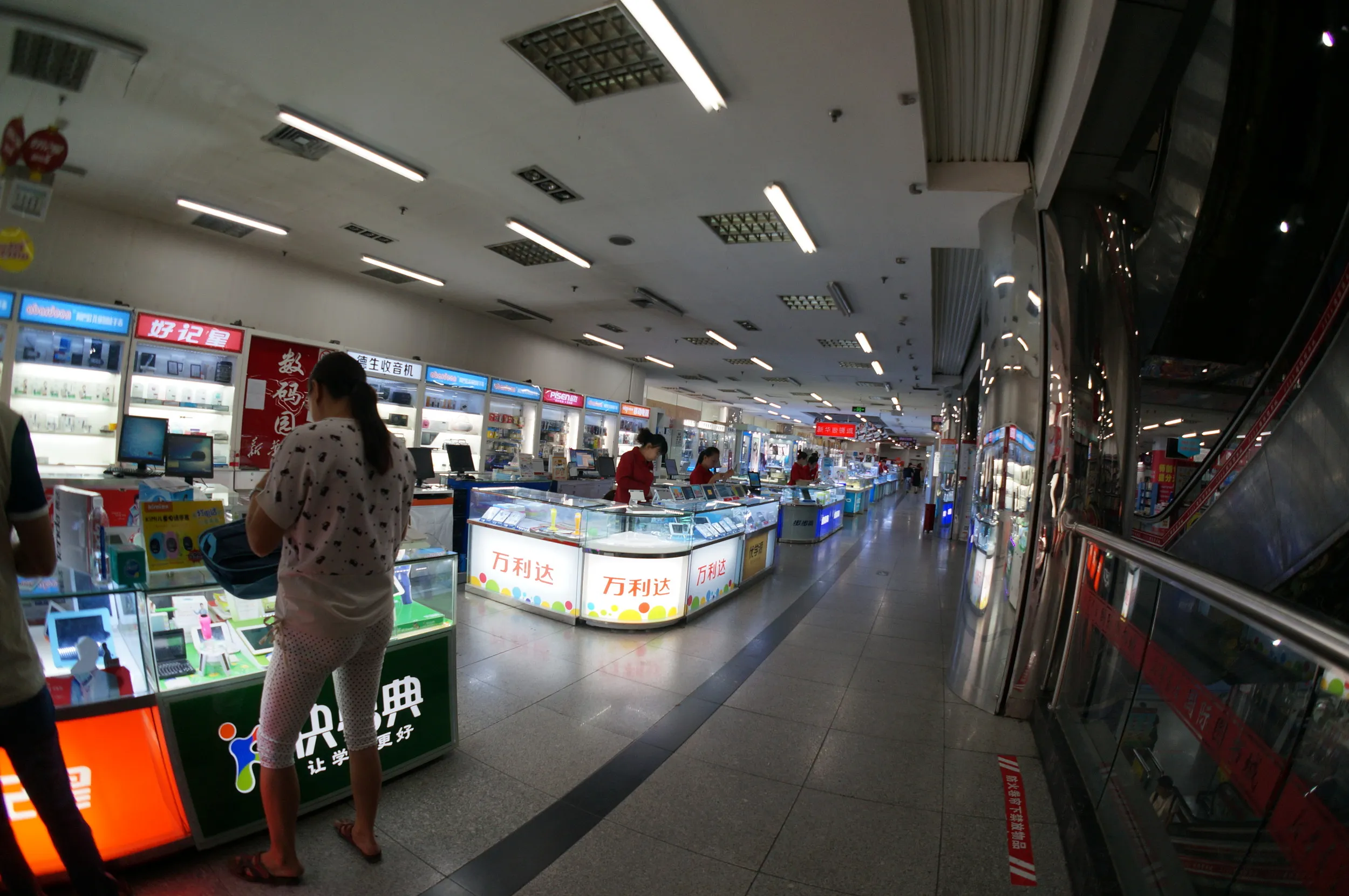 新華書店の店内