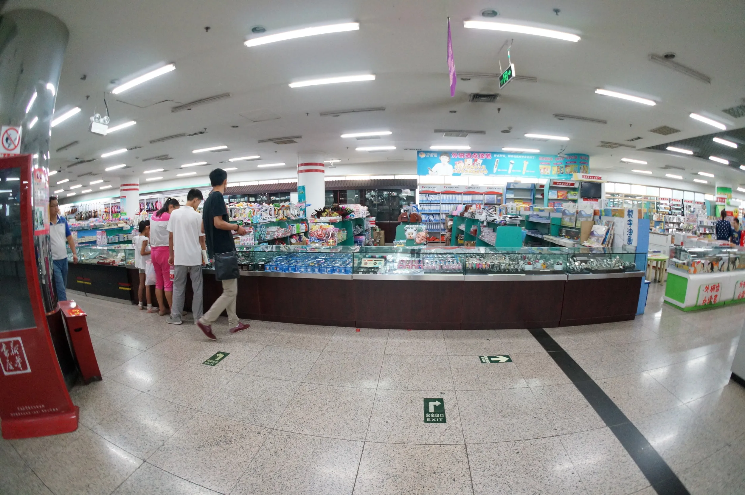 新華書店の店内