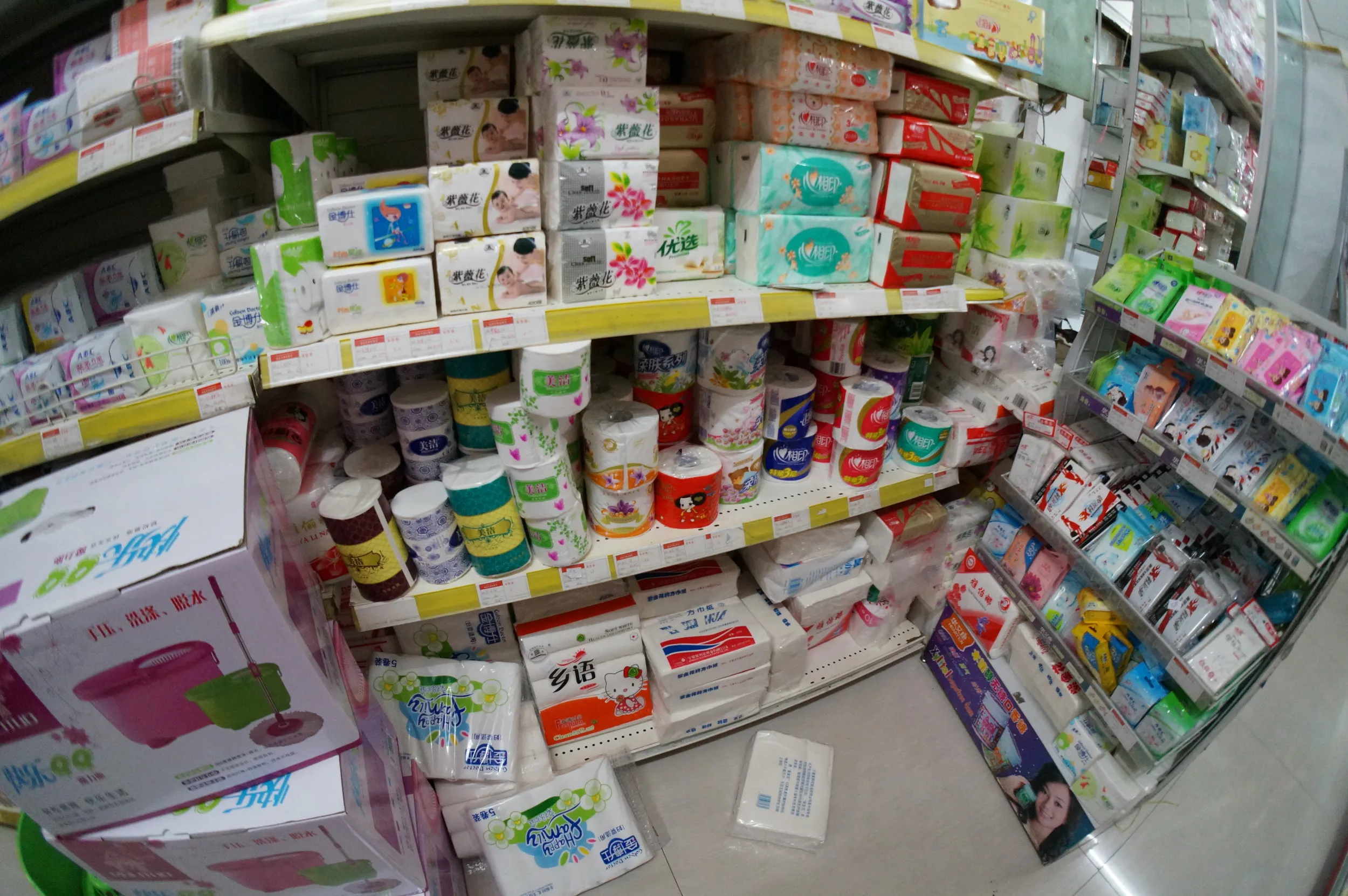 スーパーの店内