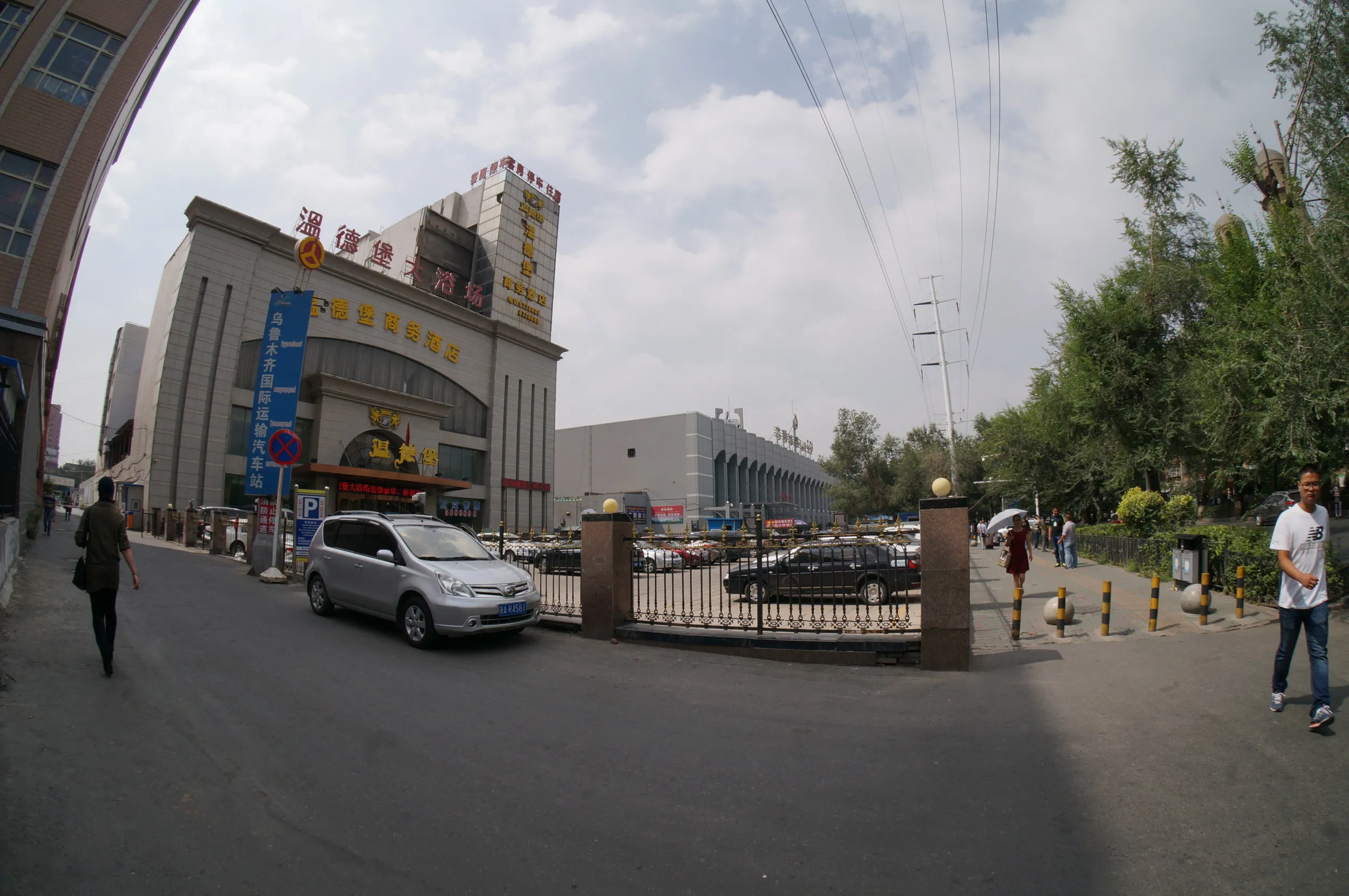 国際バスターミナルへ向かう