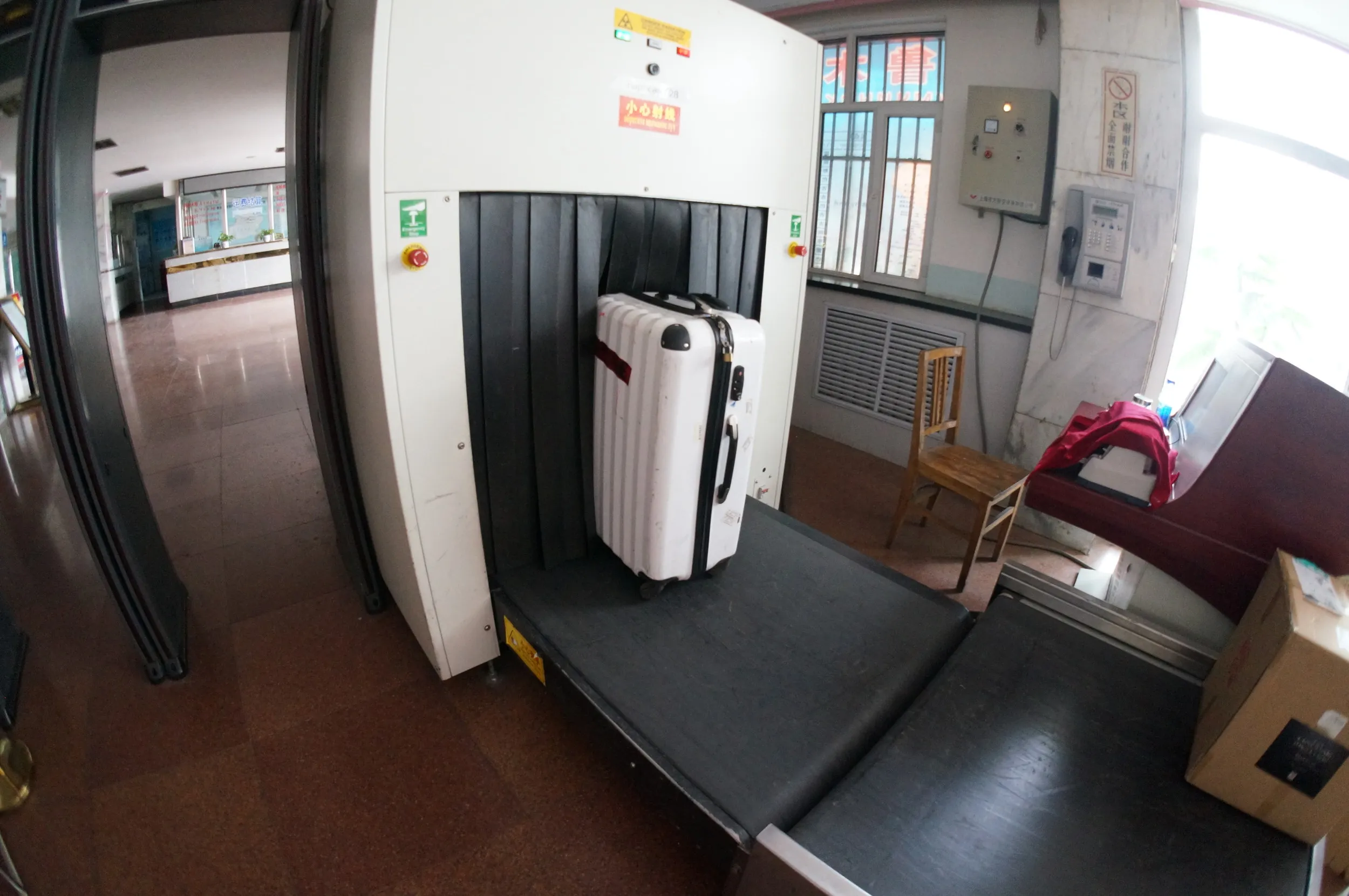 国際バスターミナルの安全検査