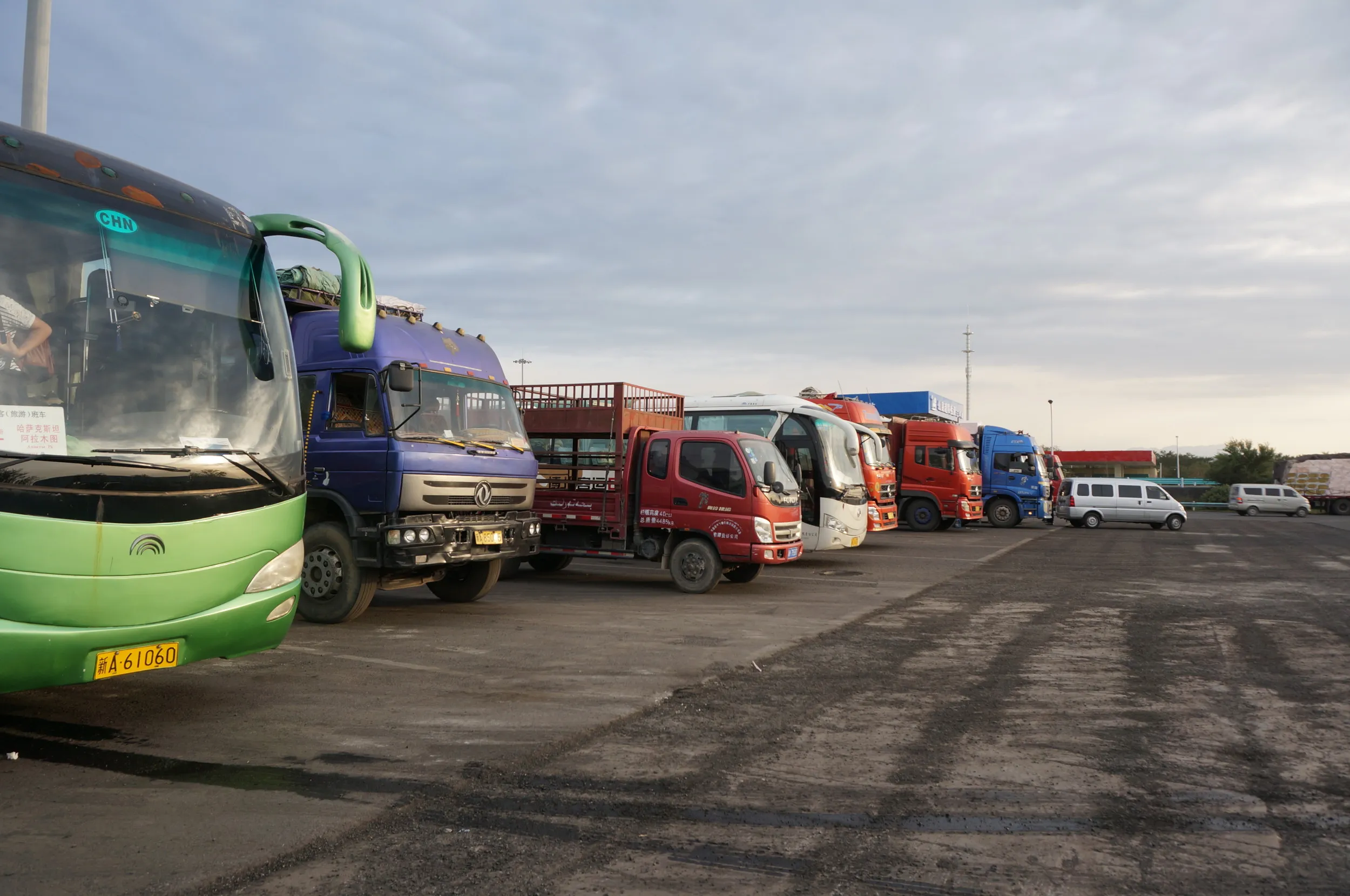 連霍高速道路サービスエリアで小休憩