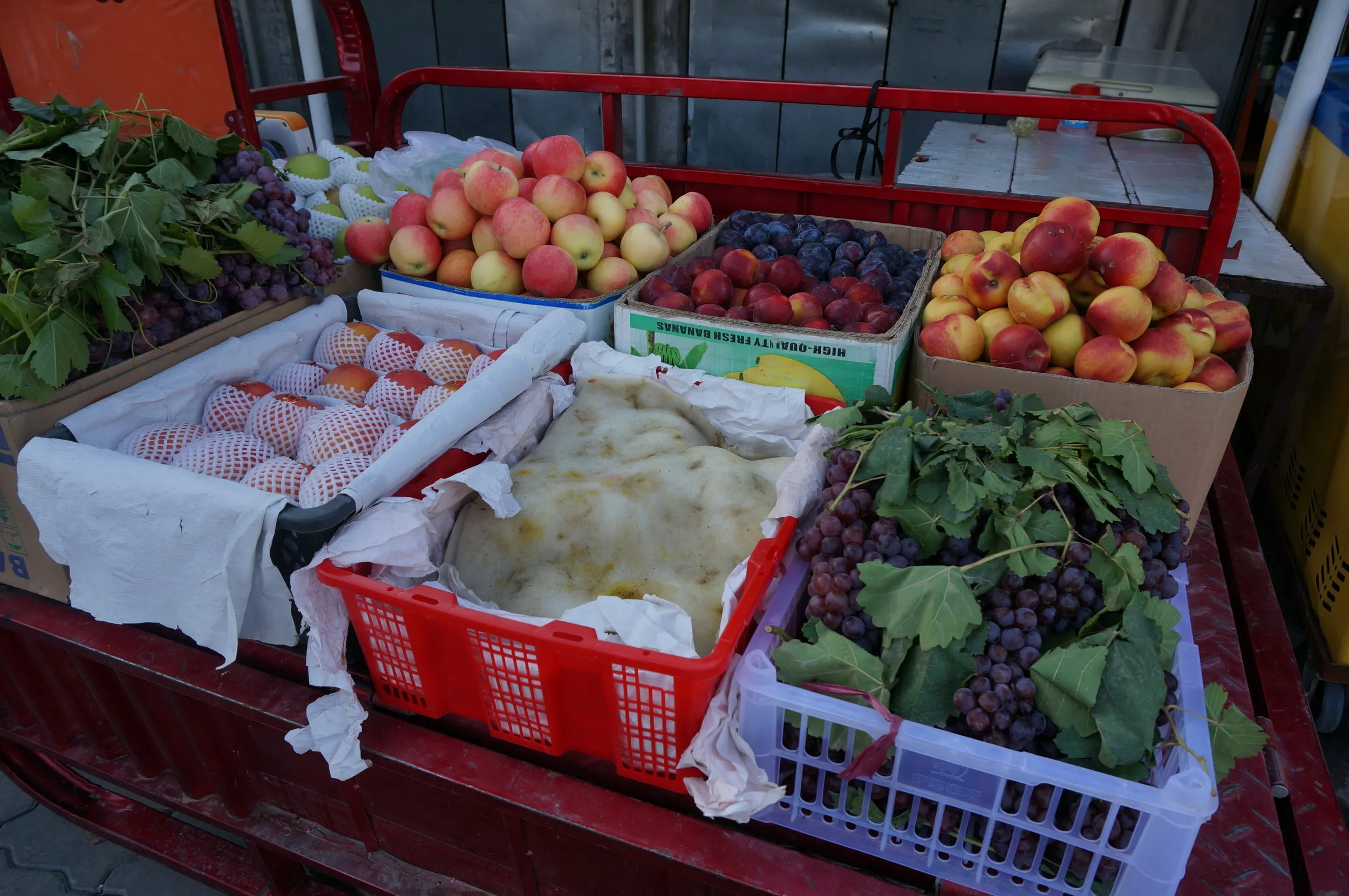 果物売りの三輪車