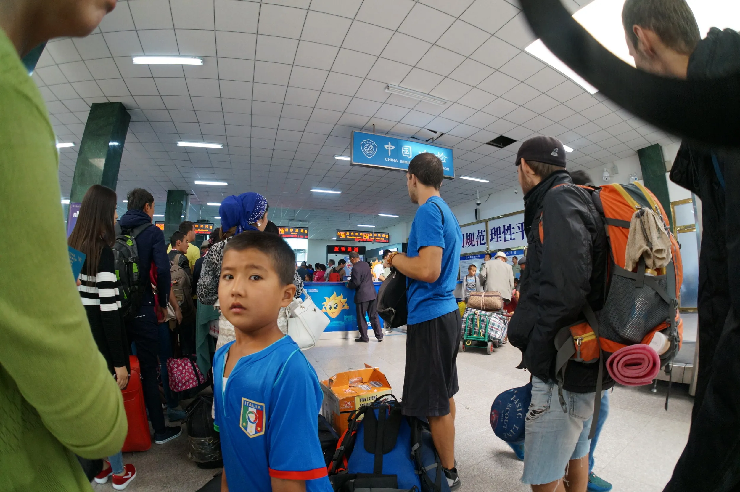 中国とカザフスタンの出入国管理所