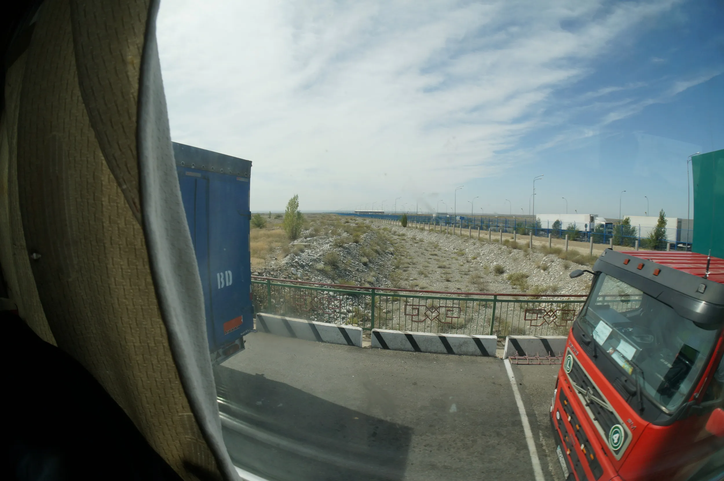 国境地帯を移動