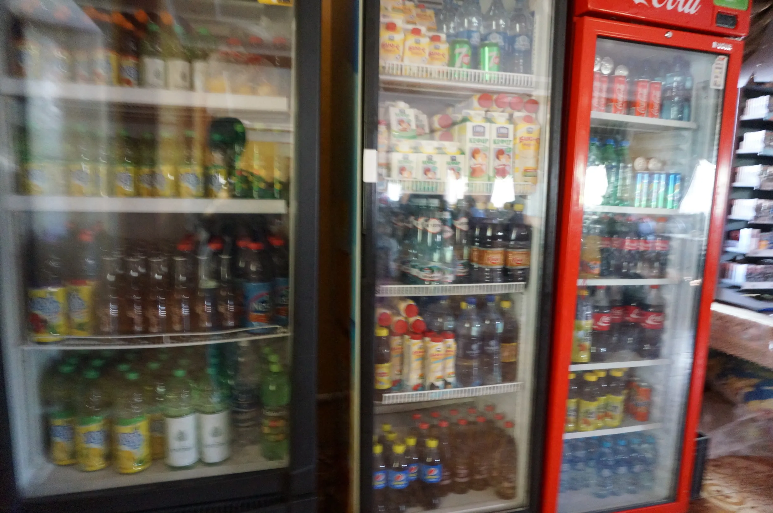 砂漠のカフェ（кофе）で昼食休憩