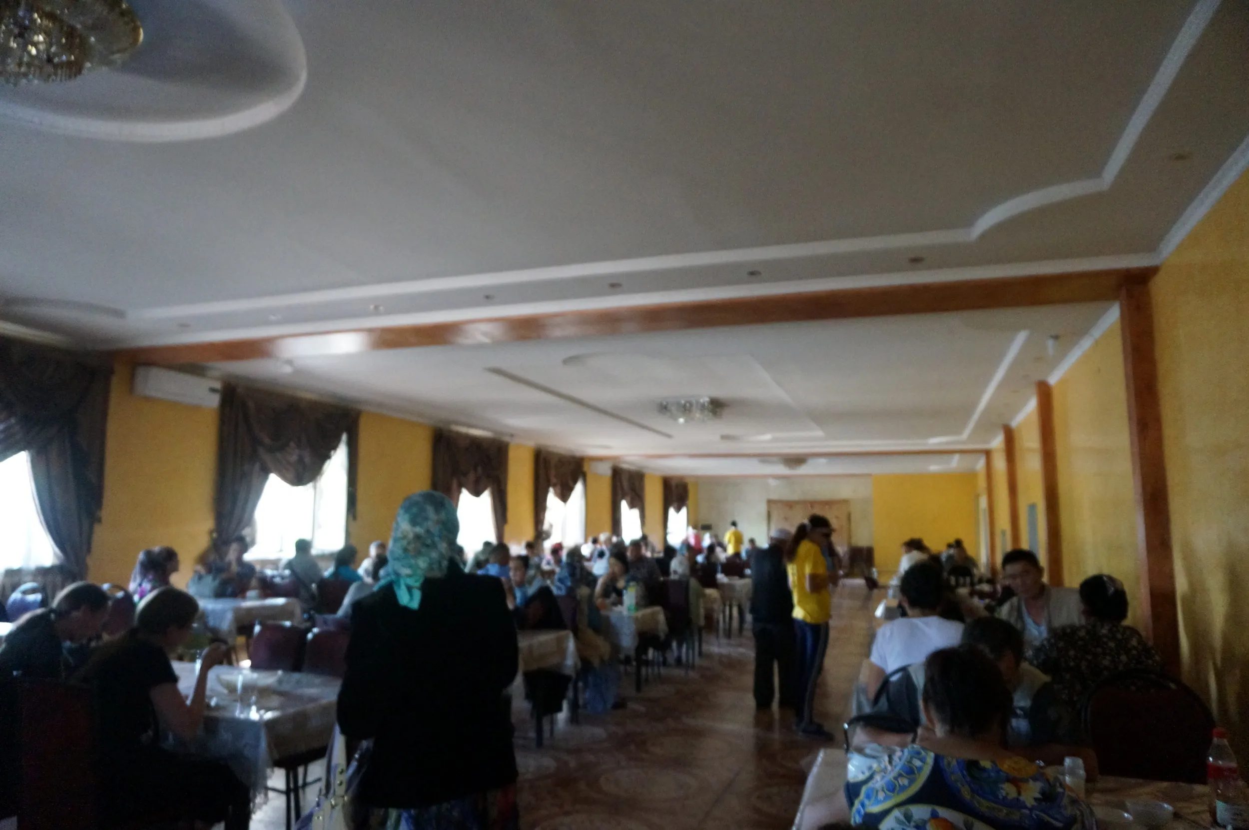 砂漠のカフェ（кофе）で昼食休憩