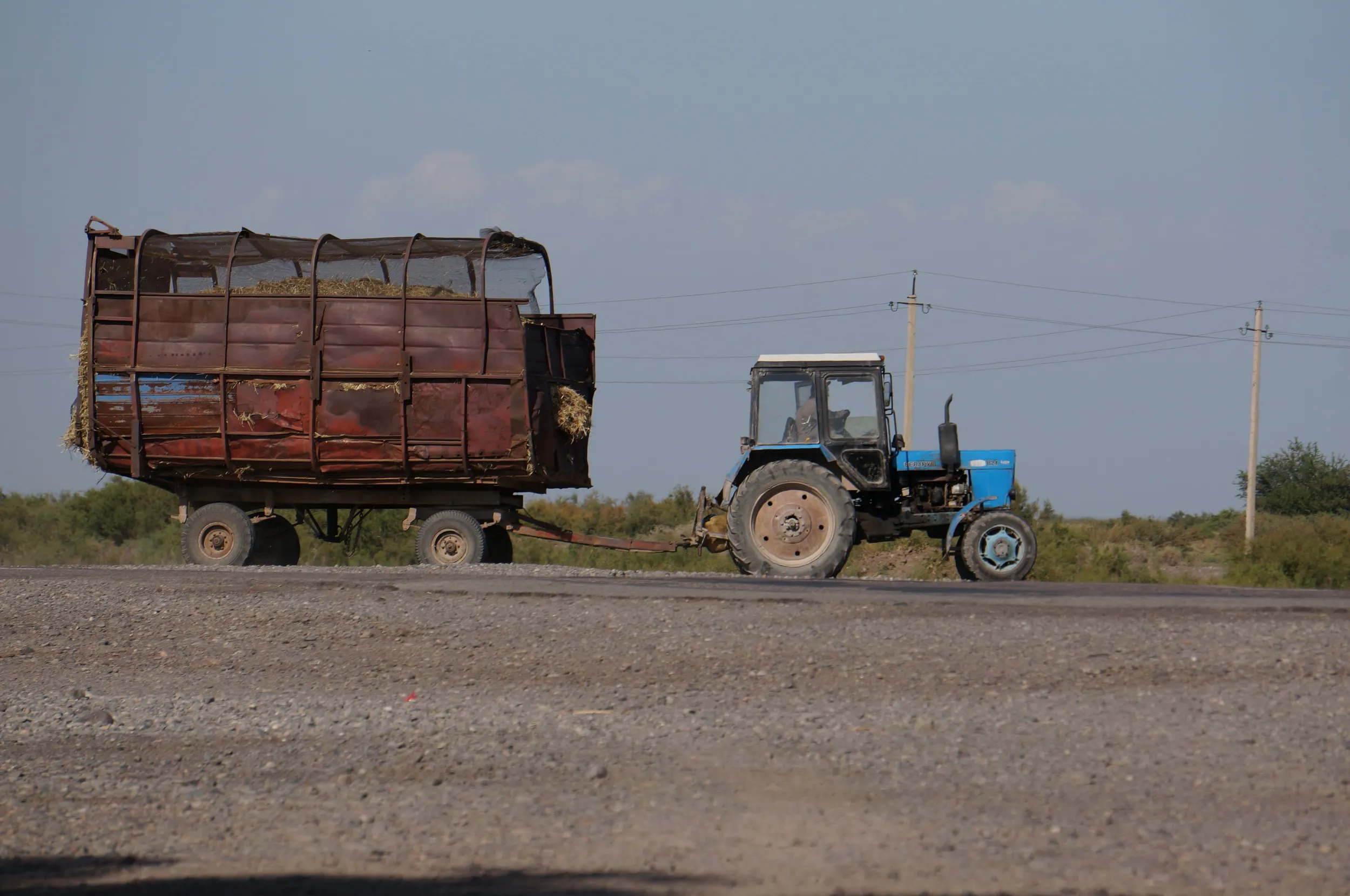 ロシア・カザフスタンらしいトラクター