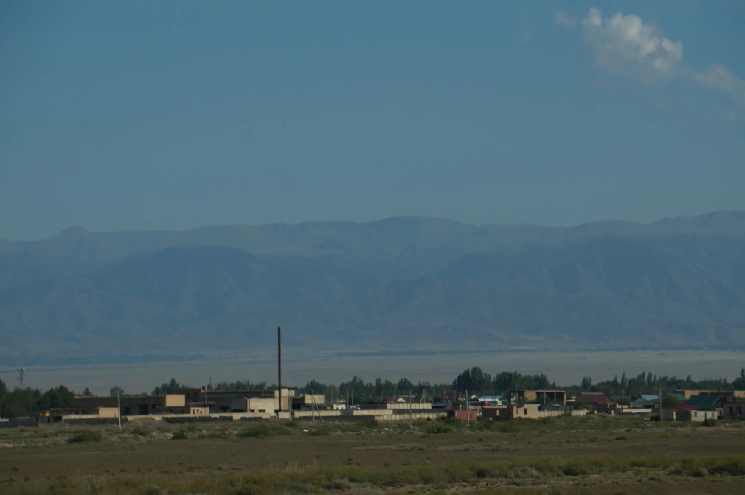 南の山脈はキルギスとの国境