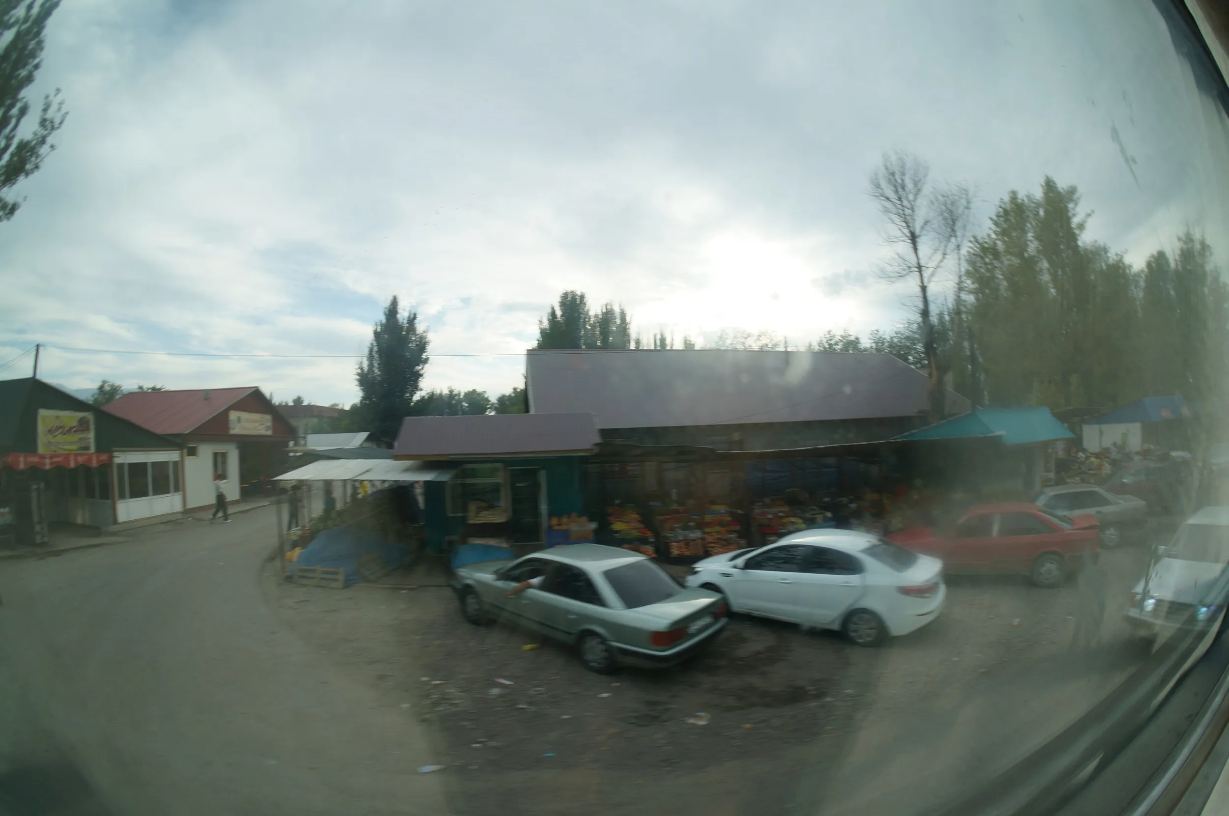 カラトゥリク（Қаратұрық）郊外～アルマトイ間の車窓風景