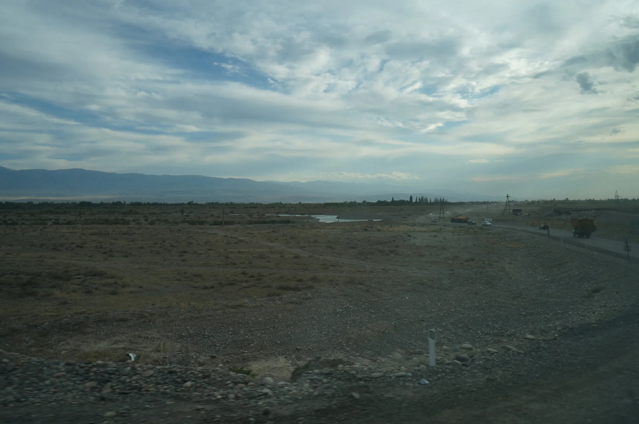 カラトゥリク（Қаратұрық）郊外～アルマトイ間の車窓風景