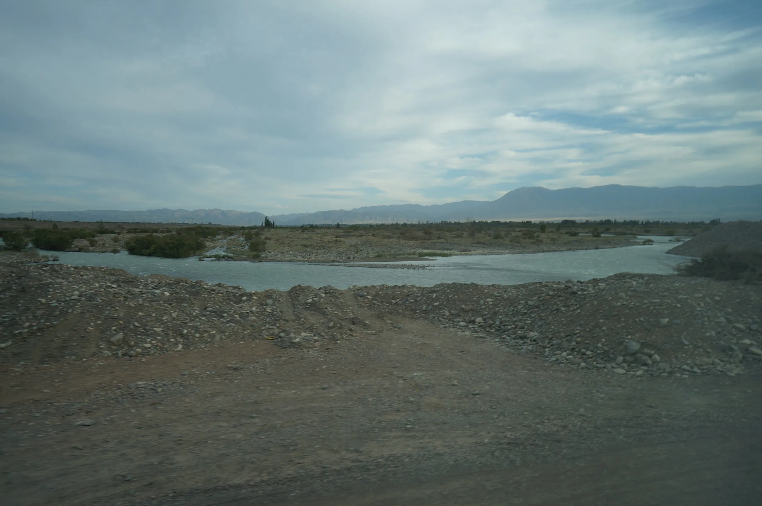 カラトゥリク（Қаратұрық）郊外～アルマトイ間の車窓風景
