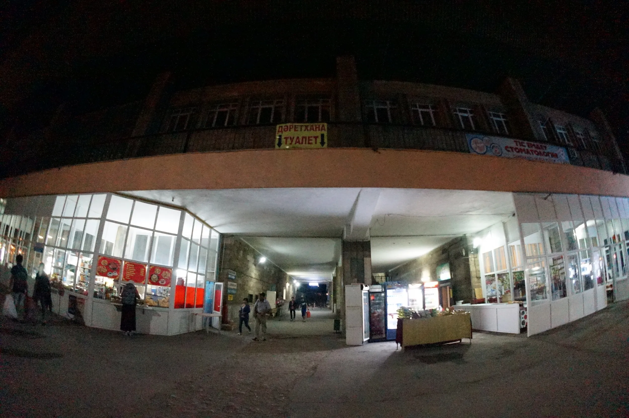 バスステーションの売店＆食堂