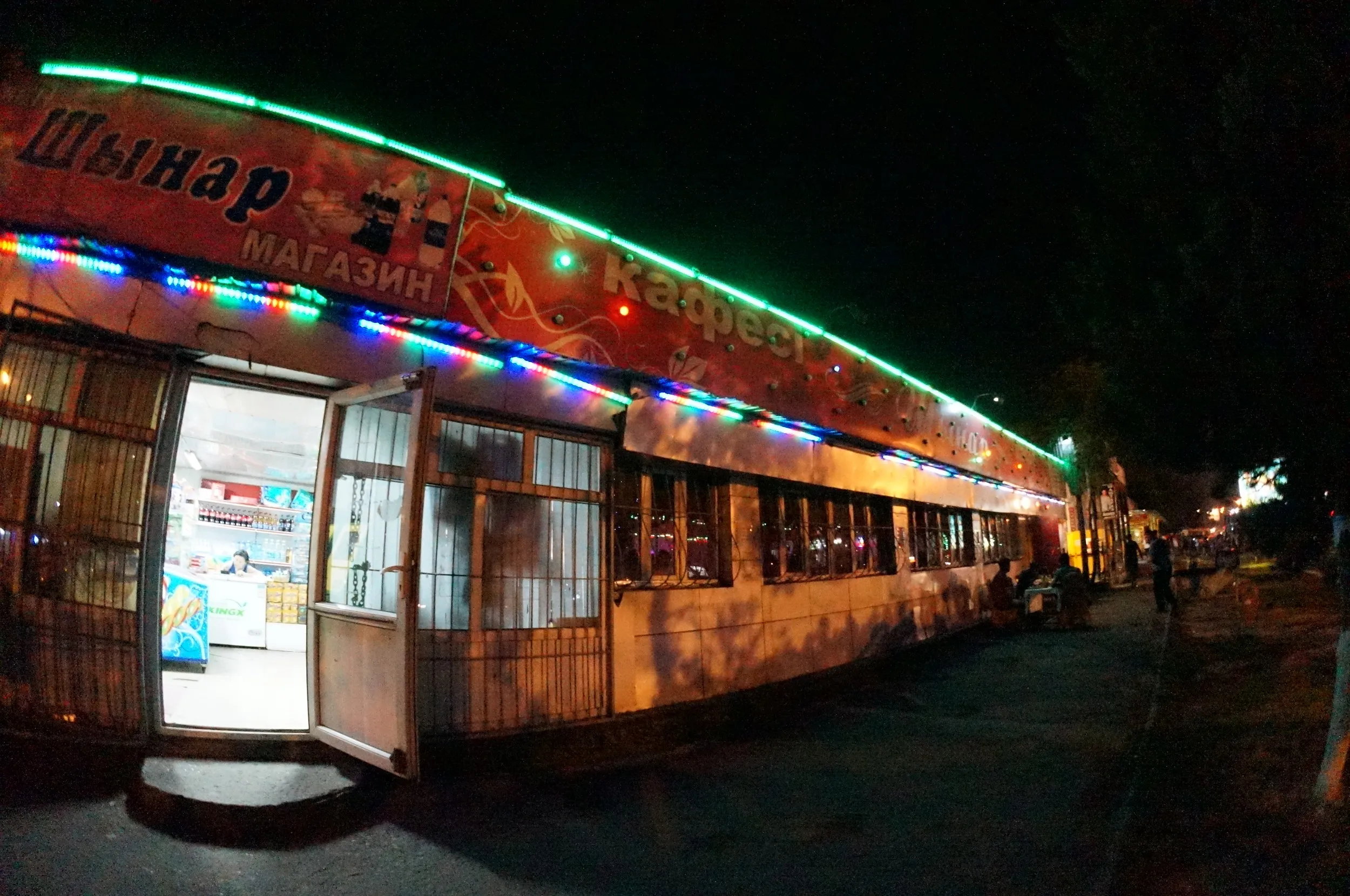 バスステーション付近の売店