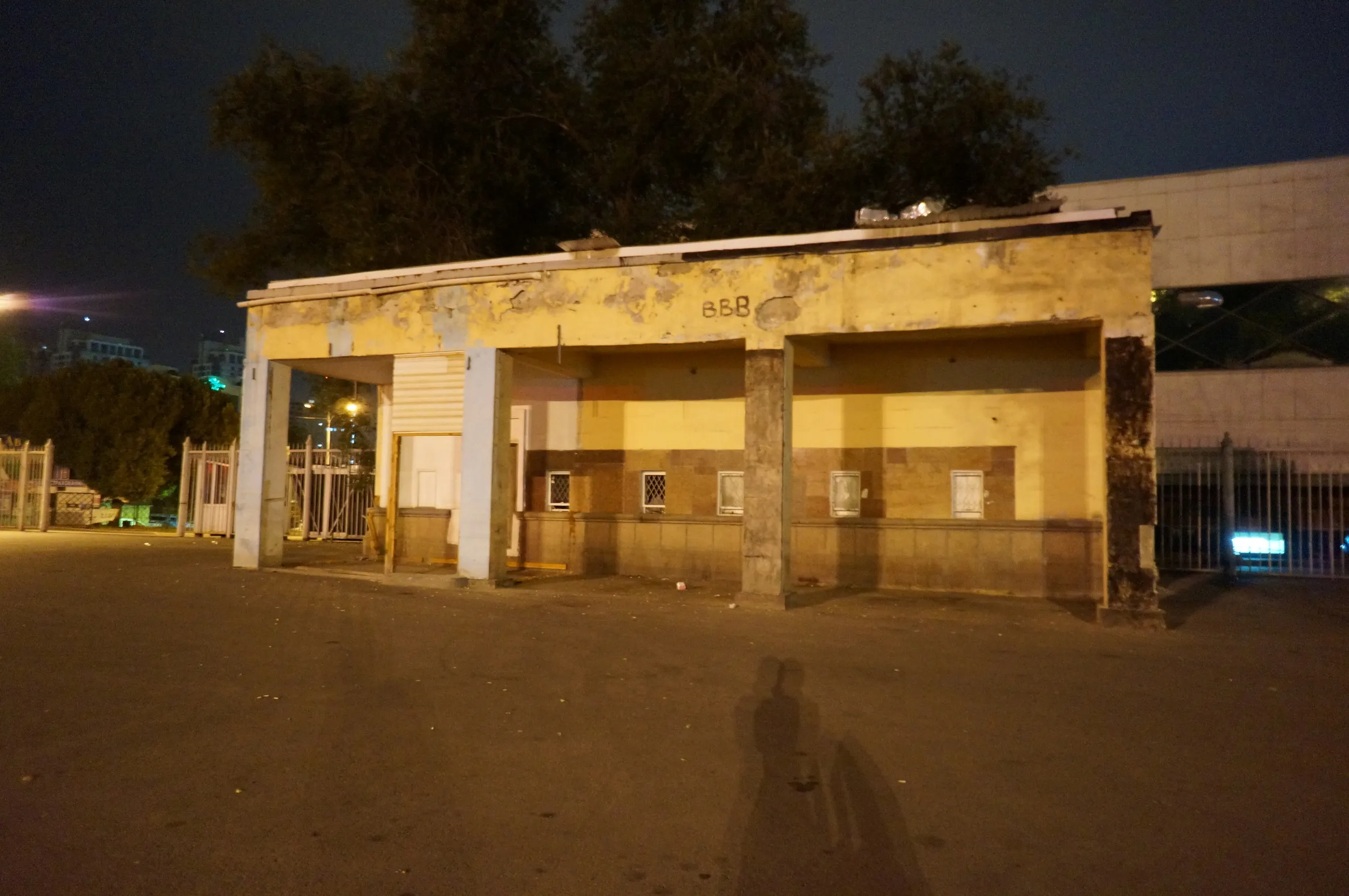 やけくそでホテル探しつつ観光