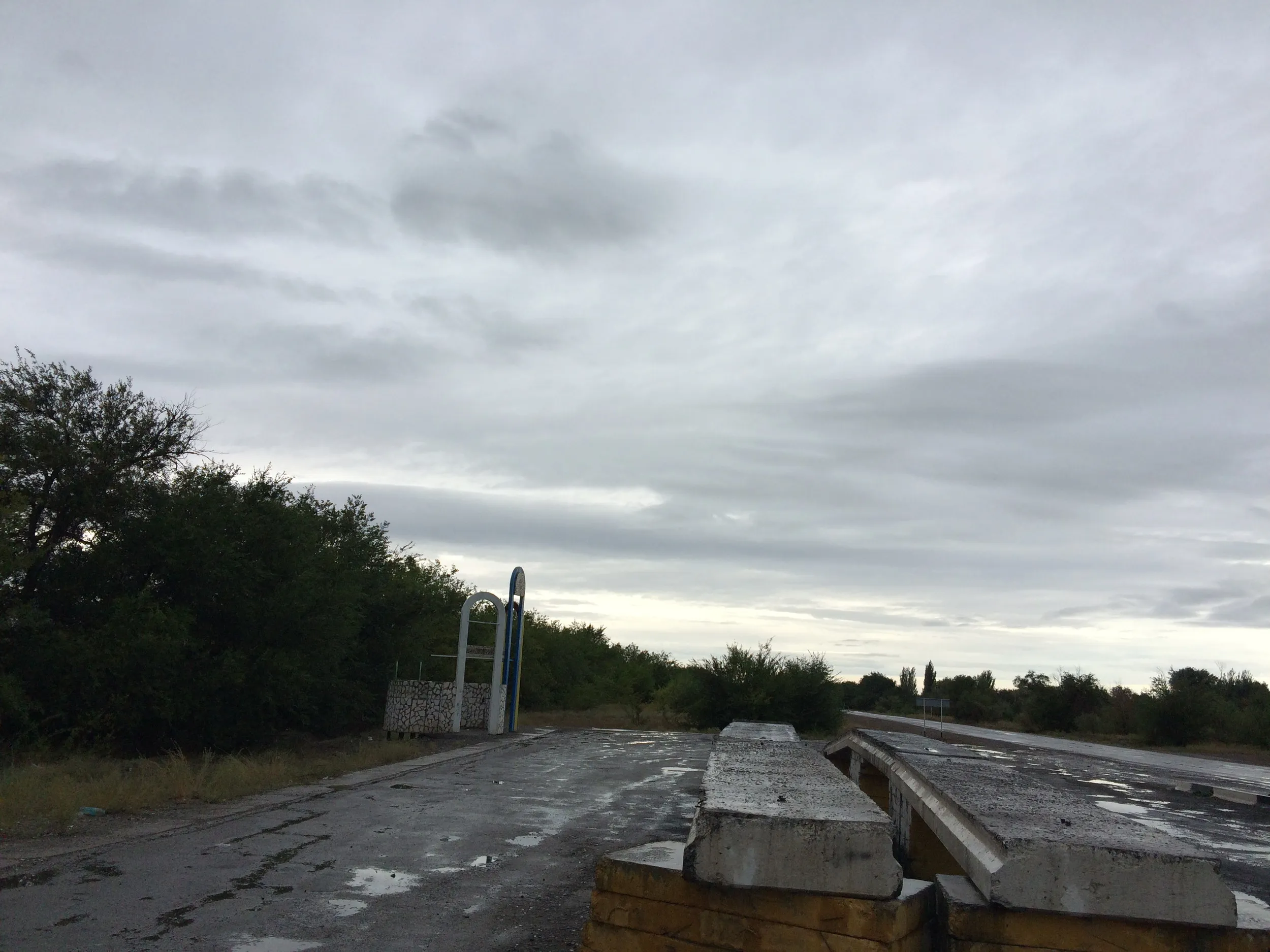 雨の砂漠で小休憩