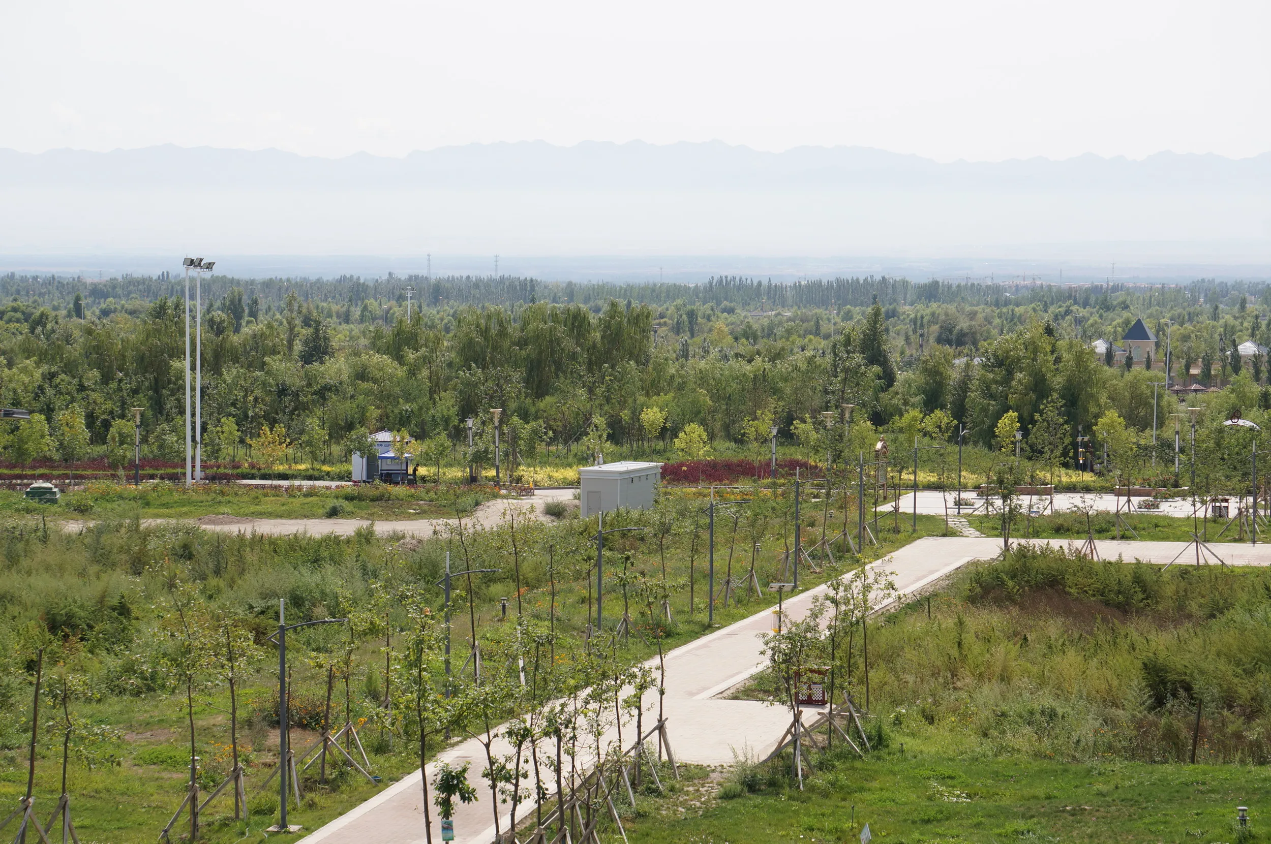 イリ河大橋（新橋）の河畔