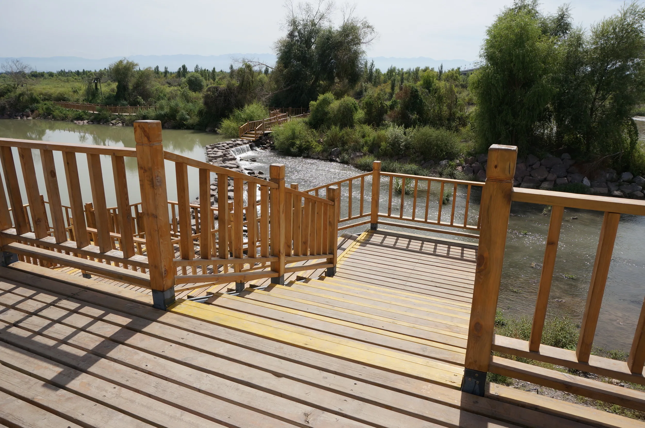 イリ河河畔を散歩