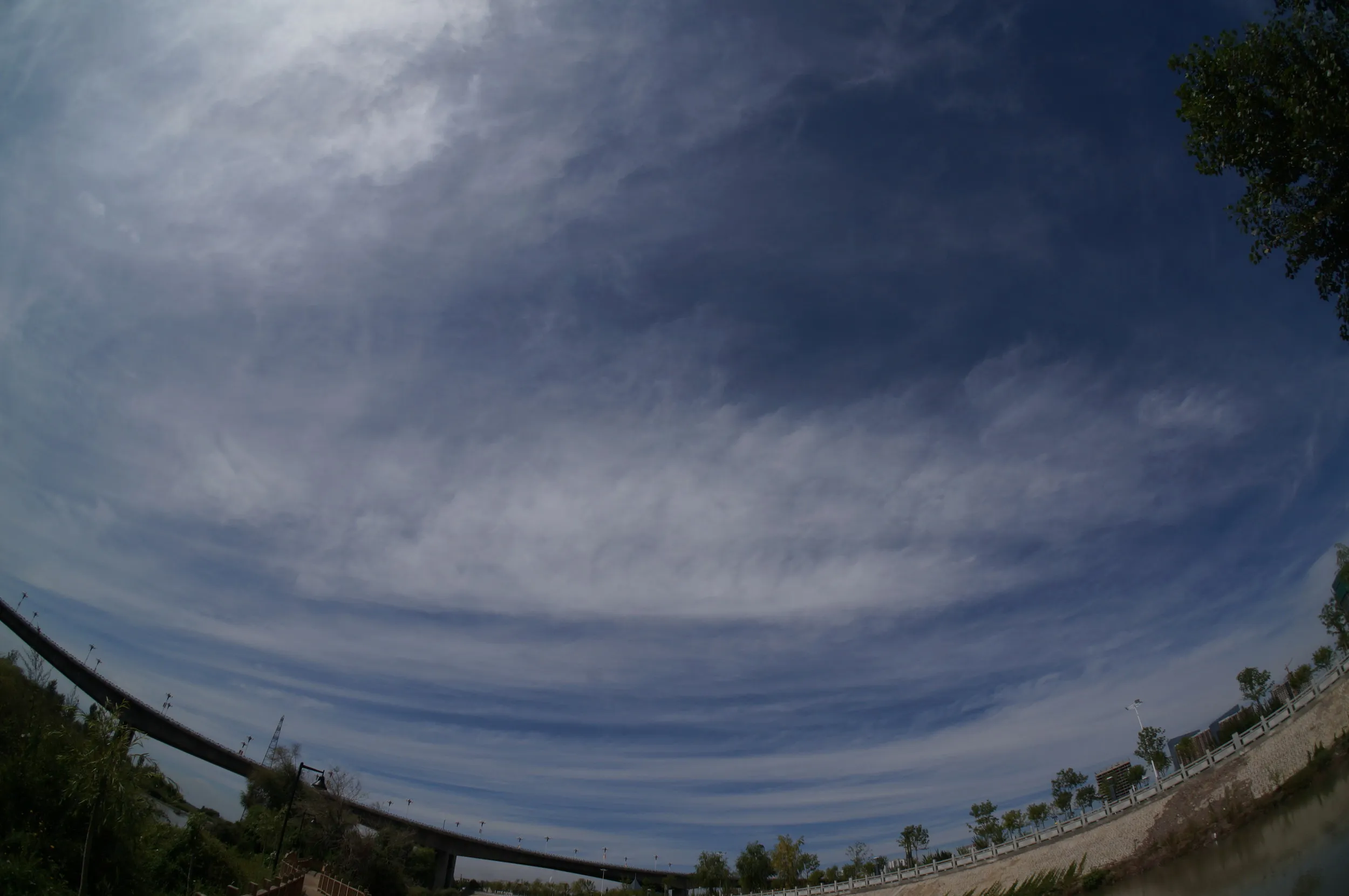 イリ河大橋をNEX-5Tとフィッシュアイレンズで撮影