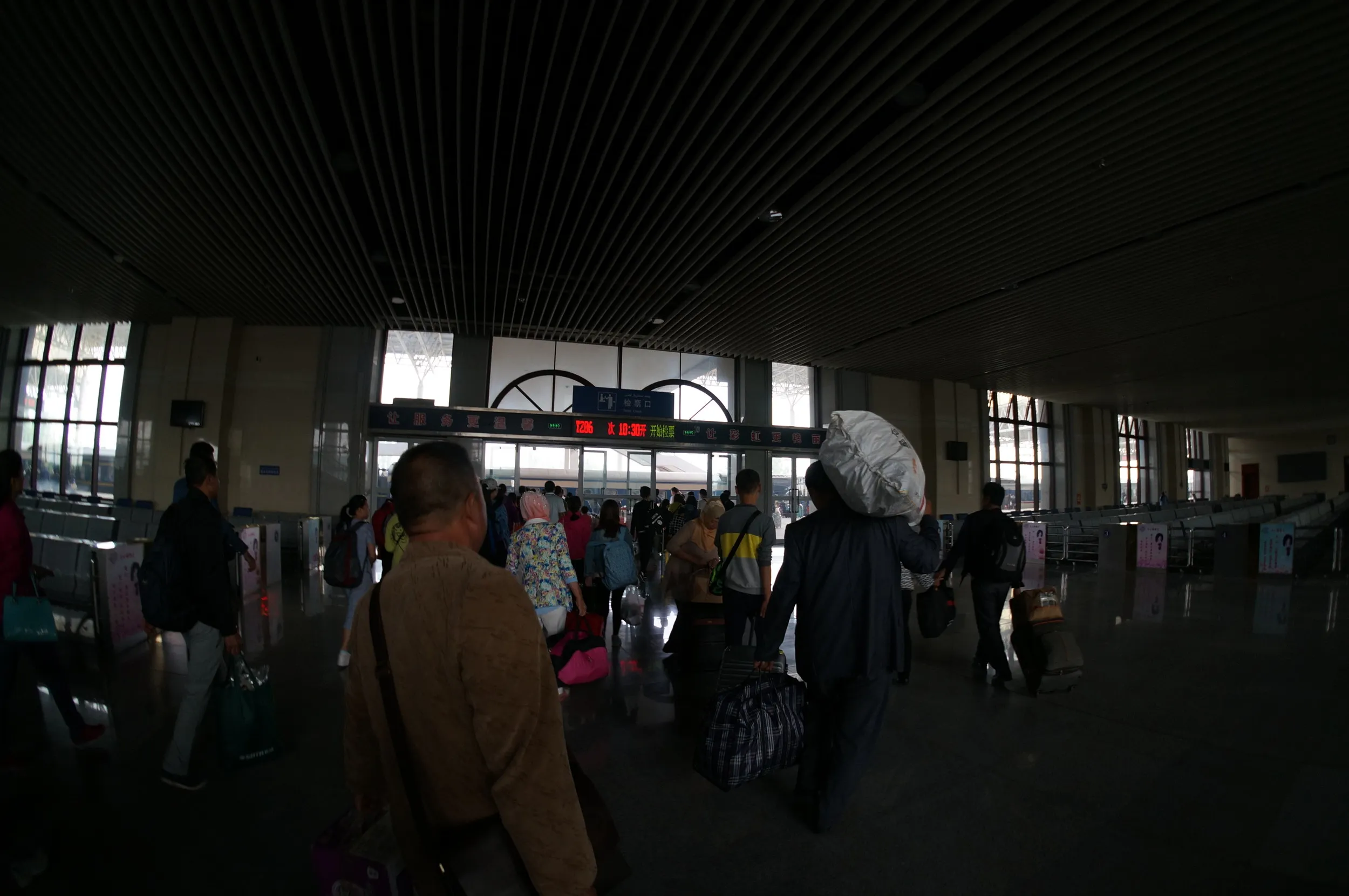 切符検査が開始される