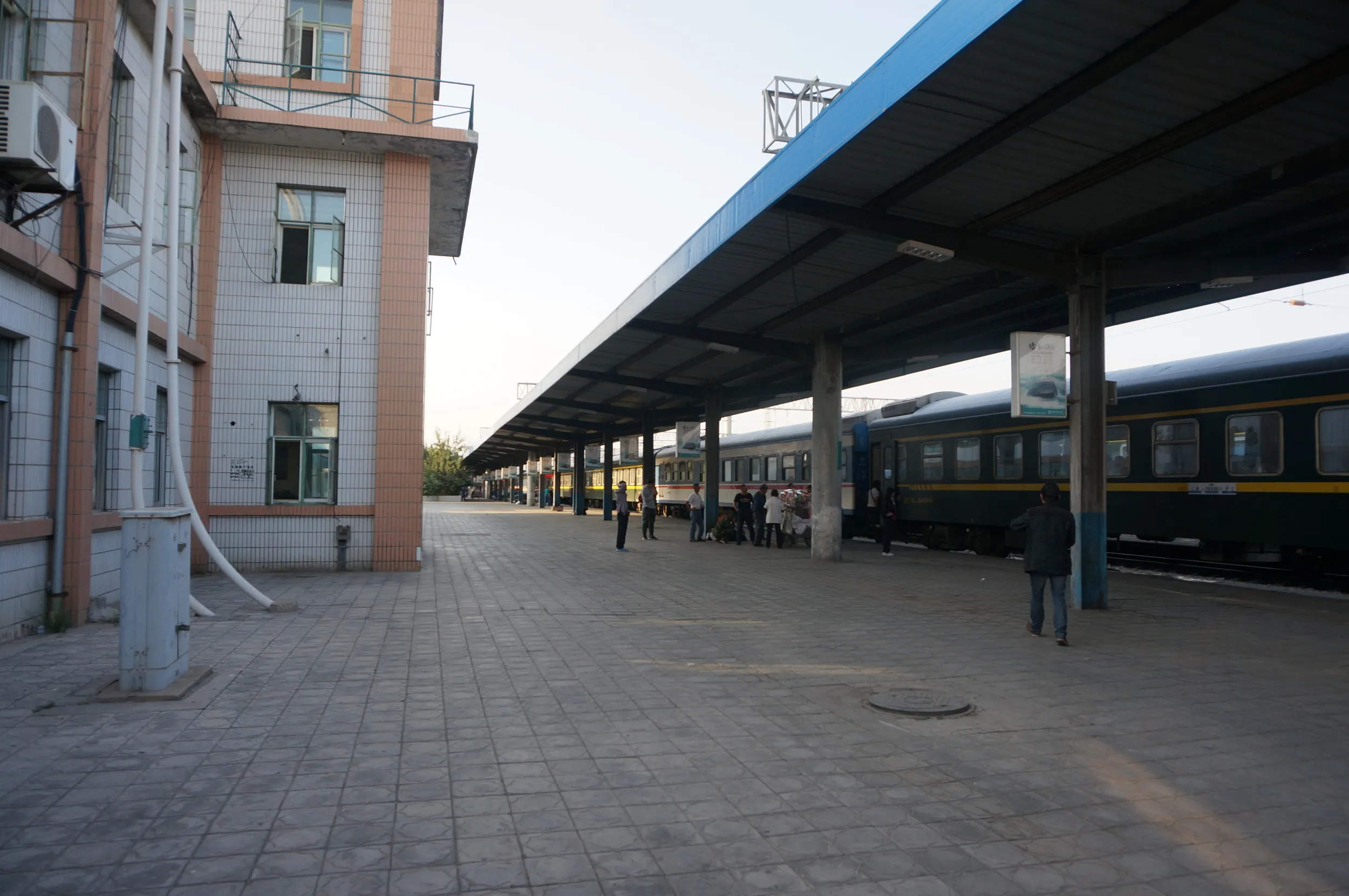 嘉峪関駅のホーム