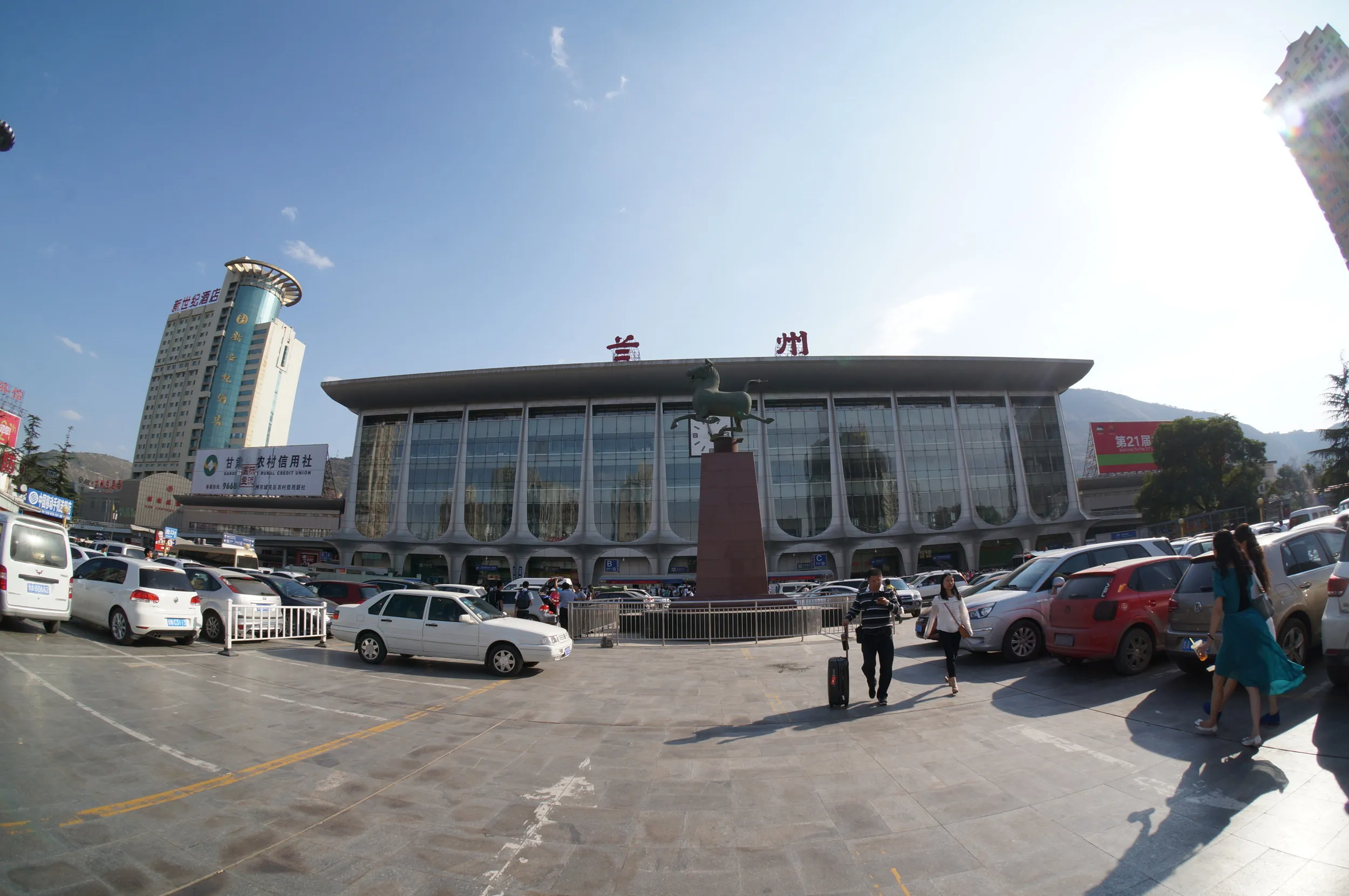 蘭州駅と周辺の風景
