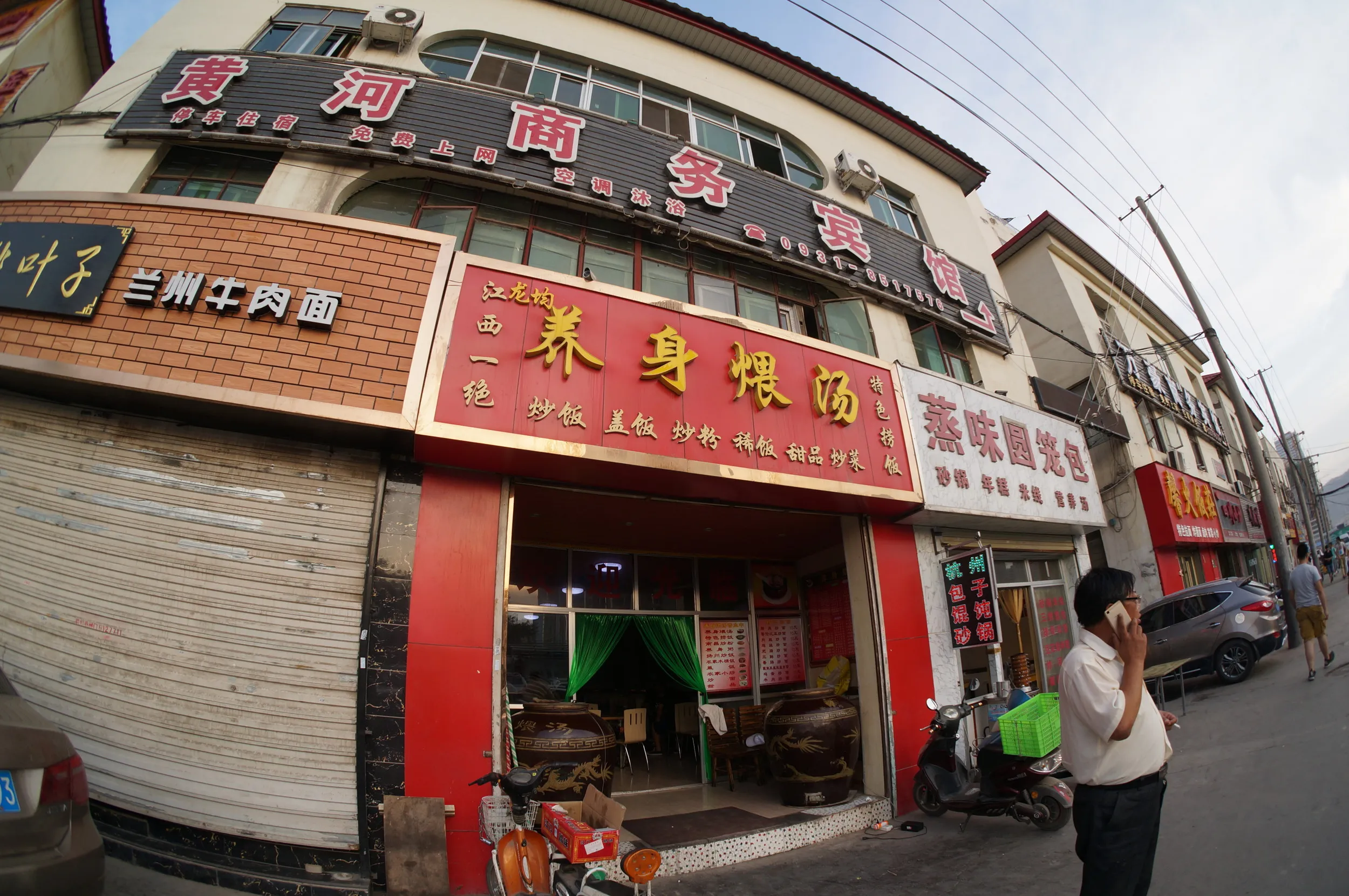 卵とトマトの桶飯を食す