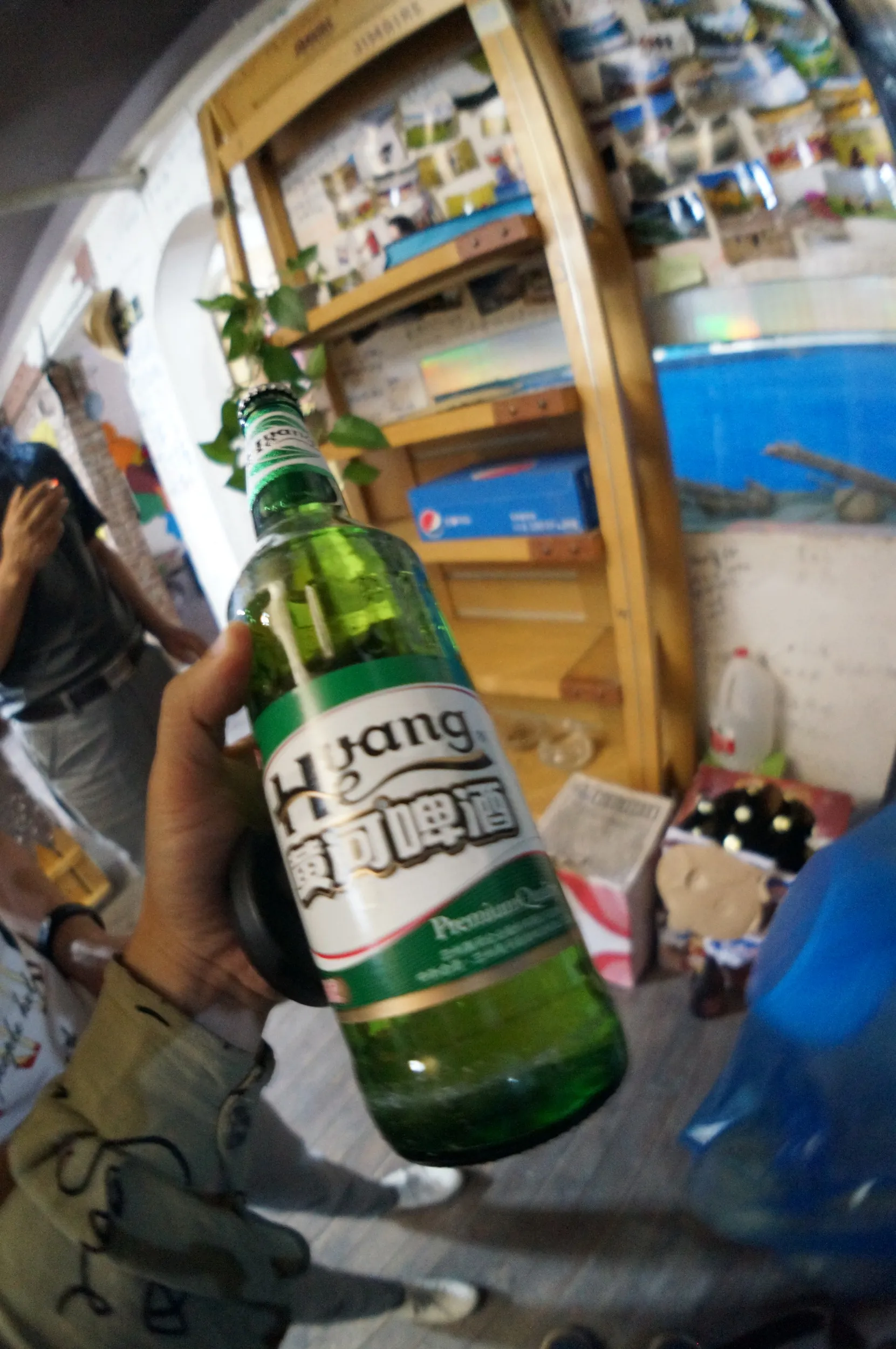 蘭州の黄河ビールを飲む